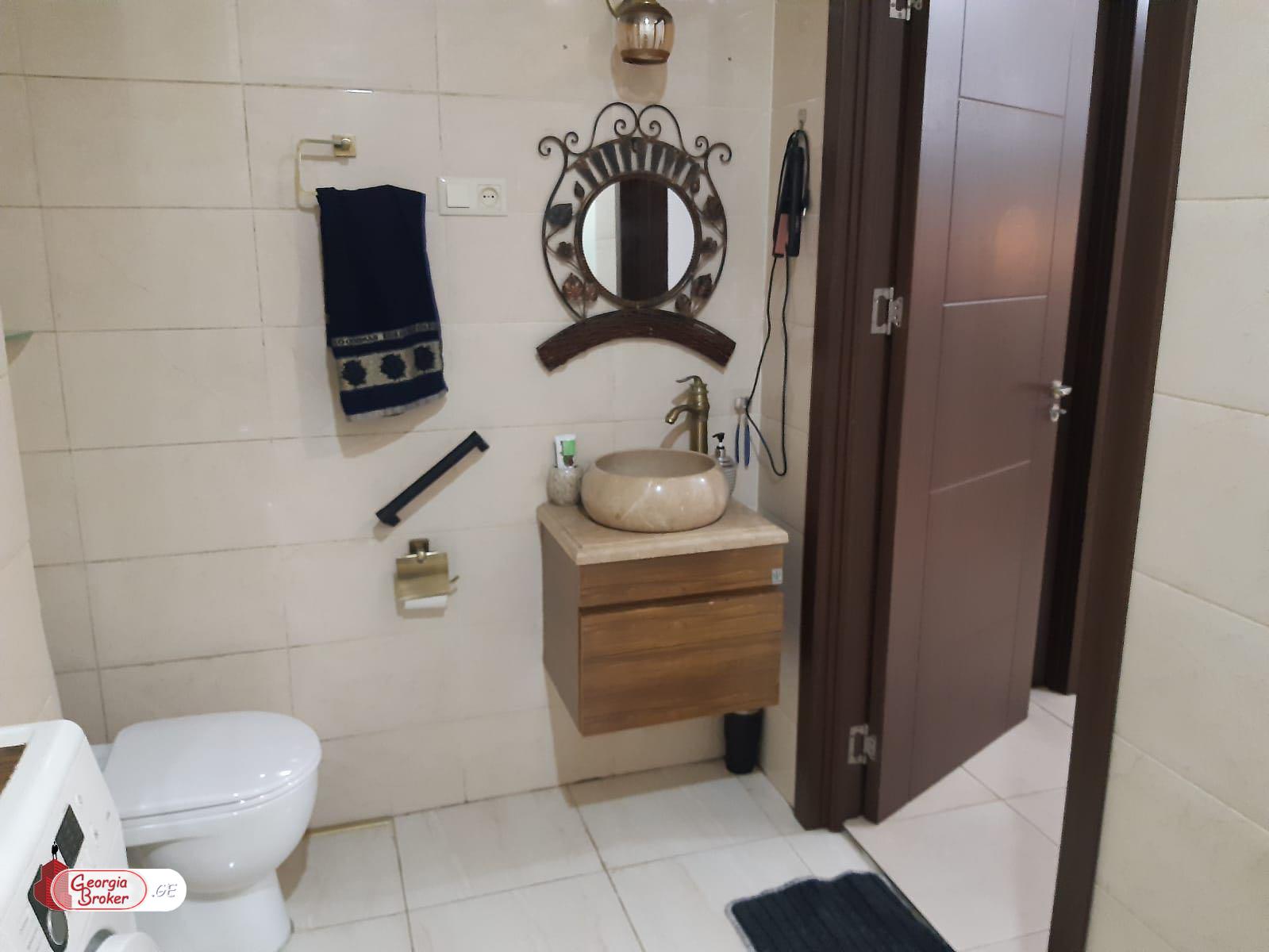 продается квартира с новым ремонтом 4-комнаты