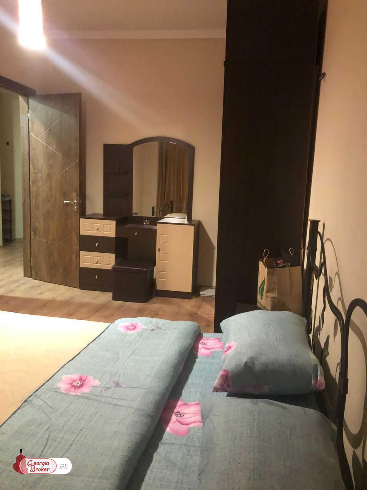 продается квартира с новым ремонтом 3-комнаты