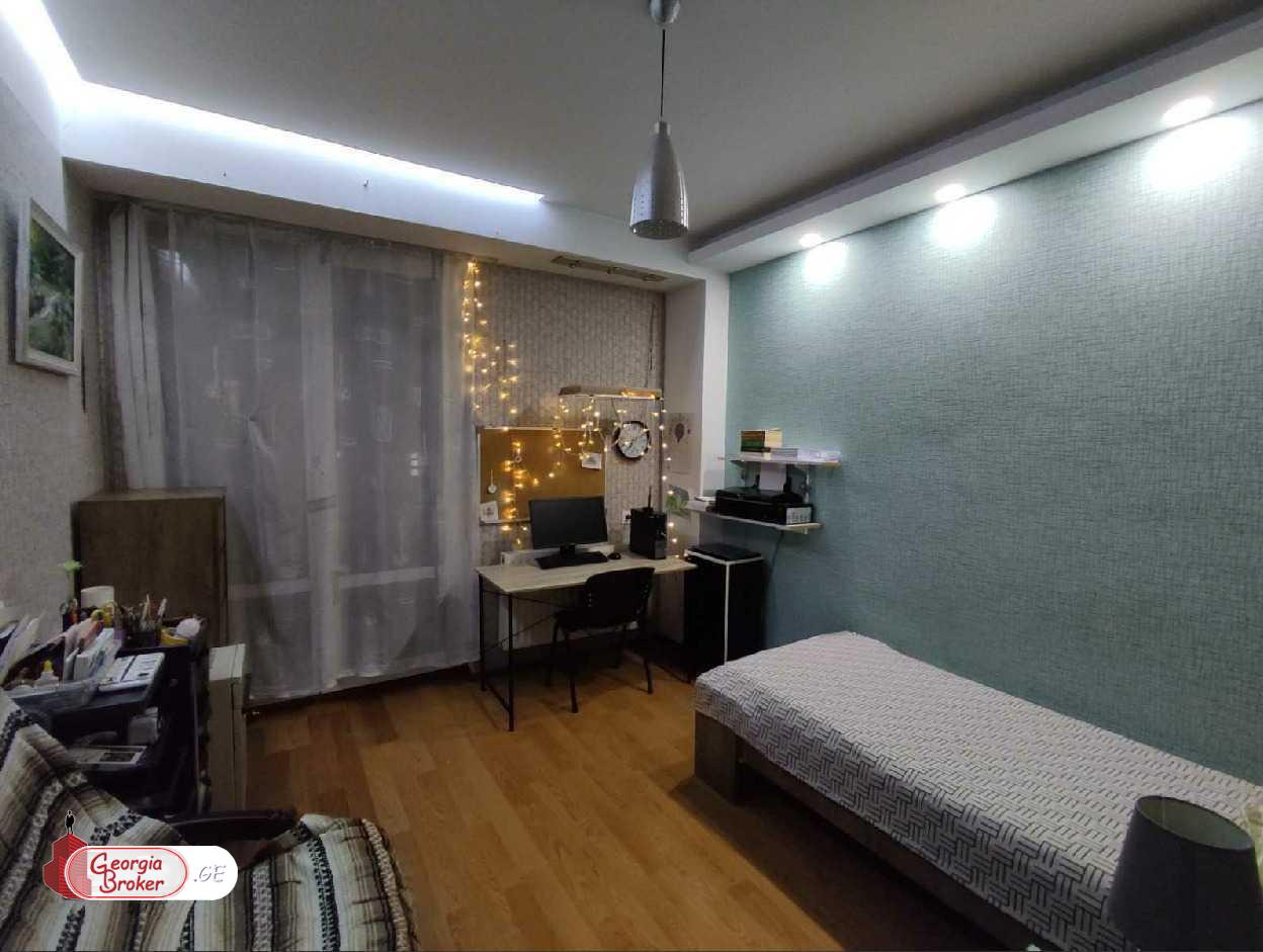 იყიდება ახალი გარემონტებული 5 ოთახიანი ბინა