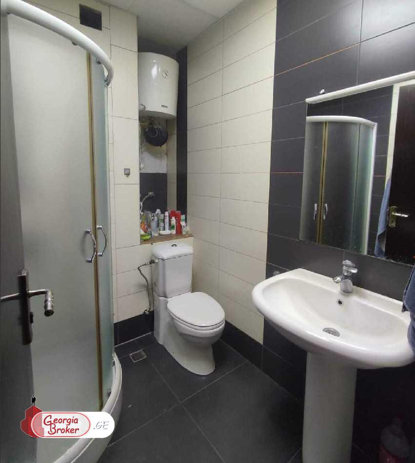 იყიდება ახალი გარემონტებული 5 ოთახიანი ბინა