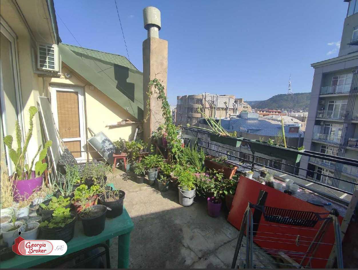 იყიდება ახალი გარემონტებული 5 ოთახიანი ბინა