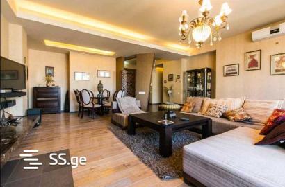 в аренду квартира с новым ремонтом 4-комнаты