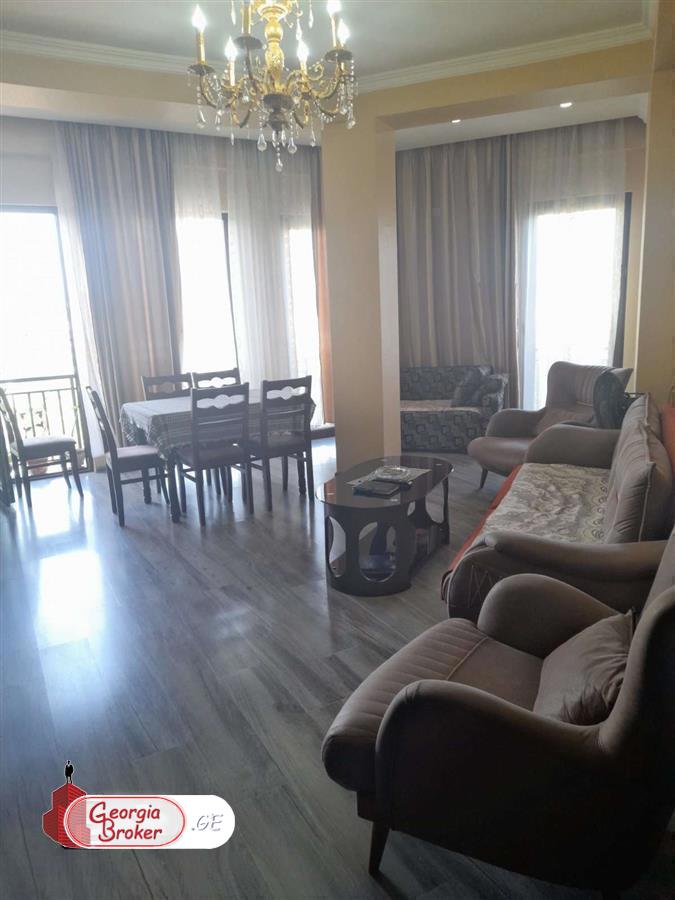 продается квартира с новым ремонтом 4-комнаты