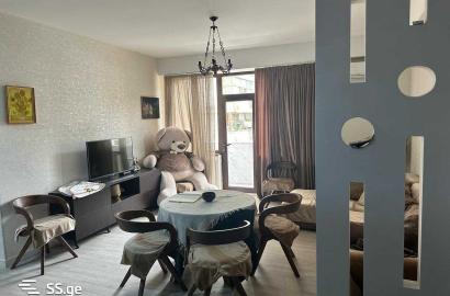 продается квартира с новым ремонтом 4-комнаты