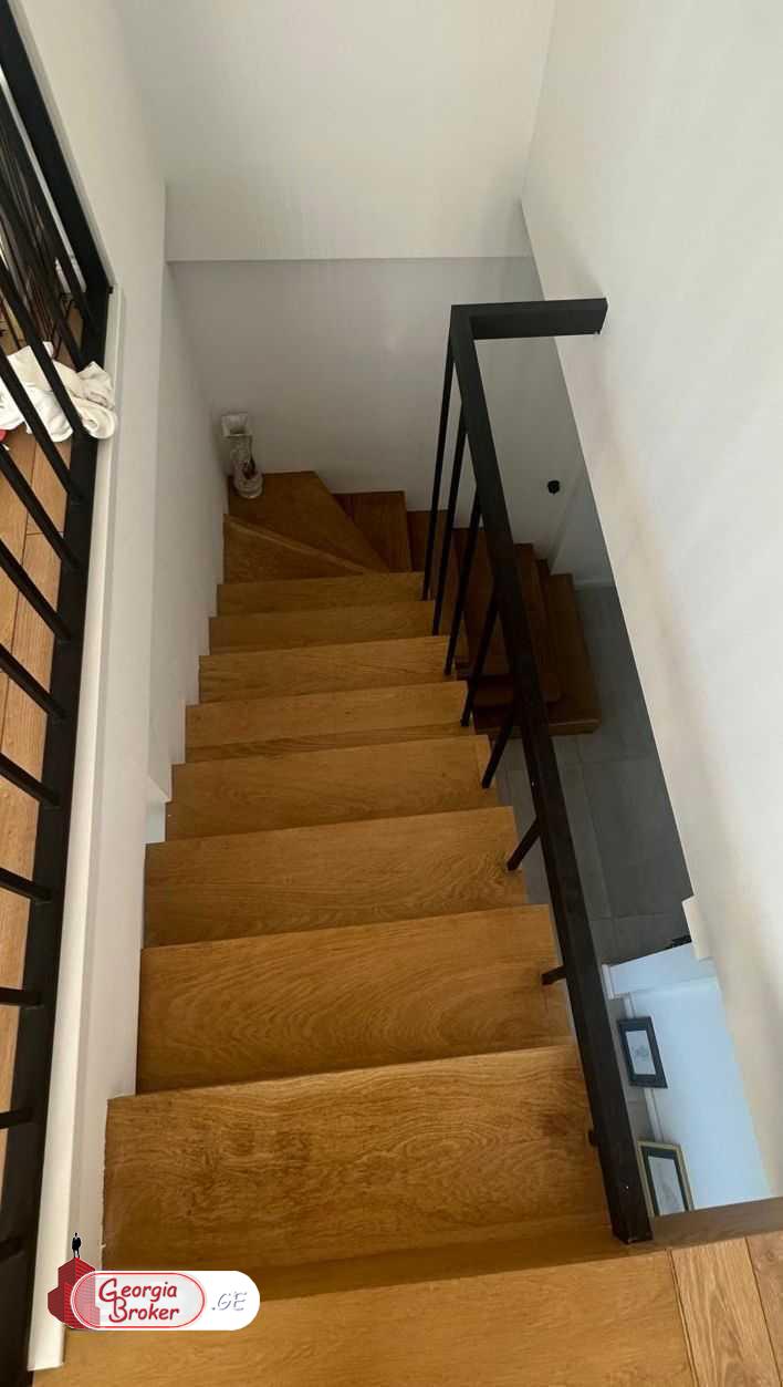 იყიდება ახალი გარემონტებული 4 ოთახიანი ბინა
