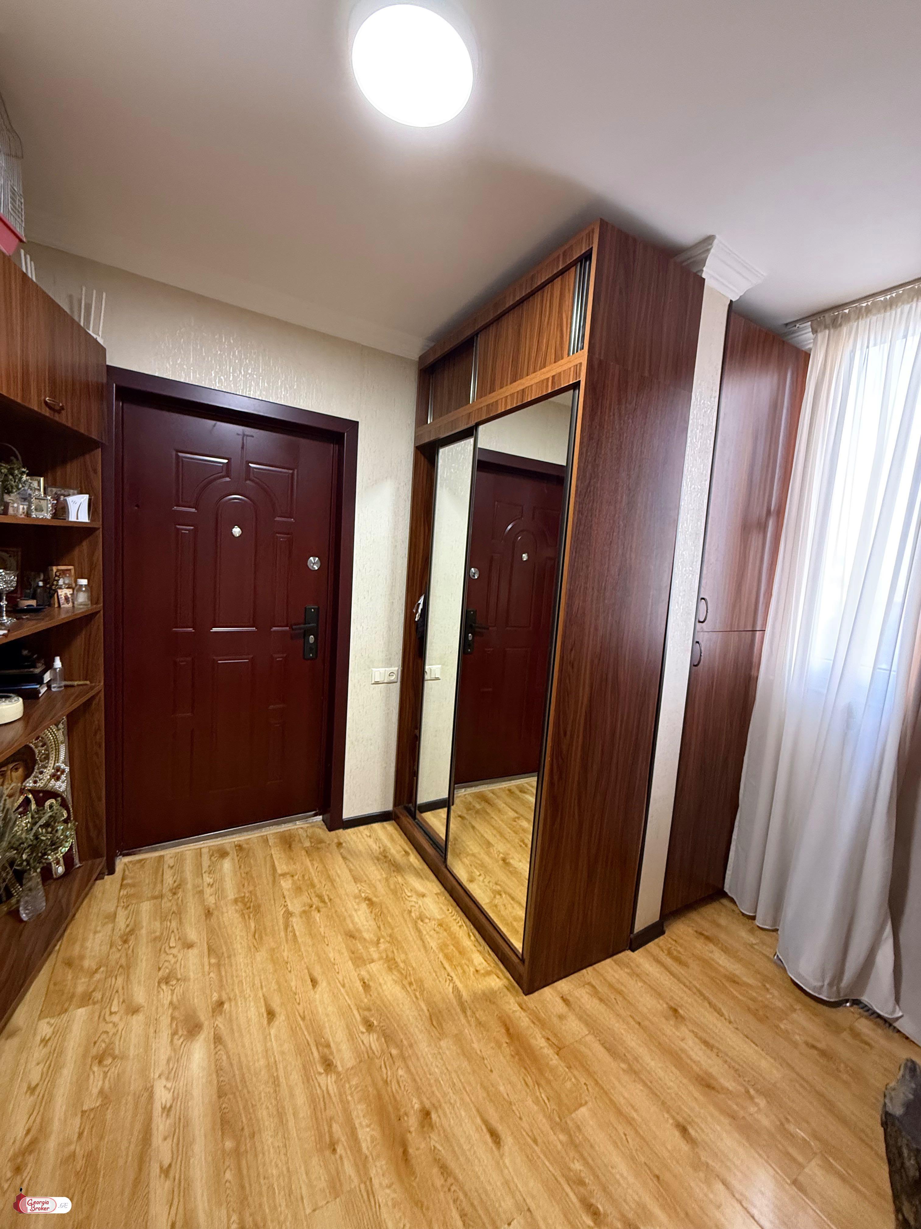 იყიდება ახალი გარემონტებული 4 ოთახიანი ბინა