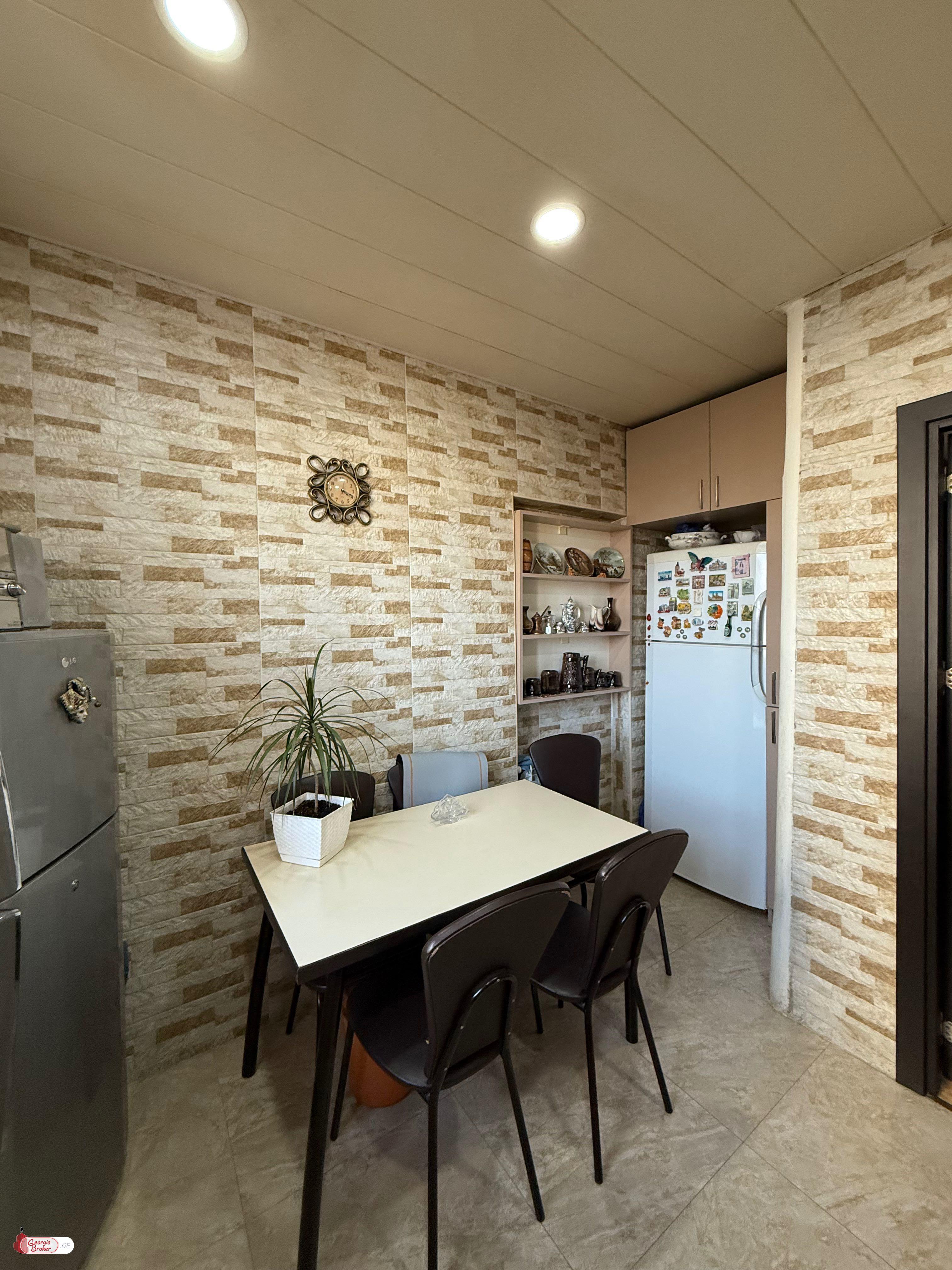 იყიდება ახალი გარემონტებული 4 ოთახიანი ბინა