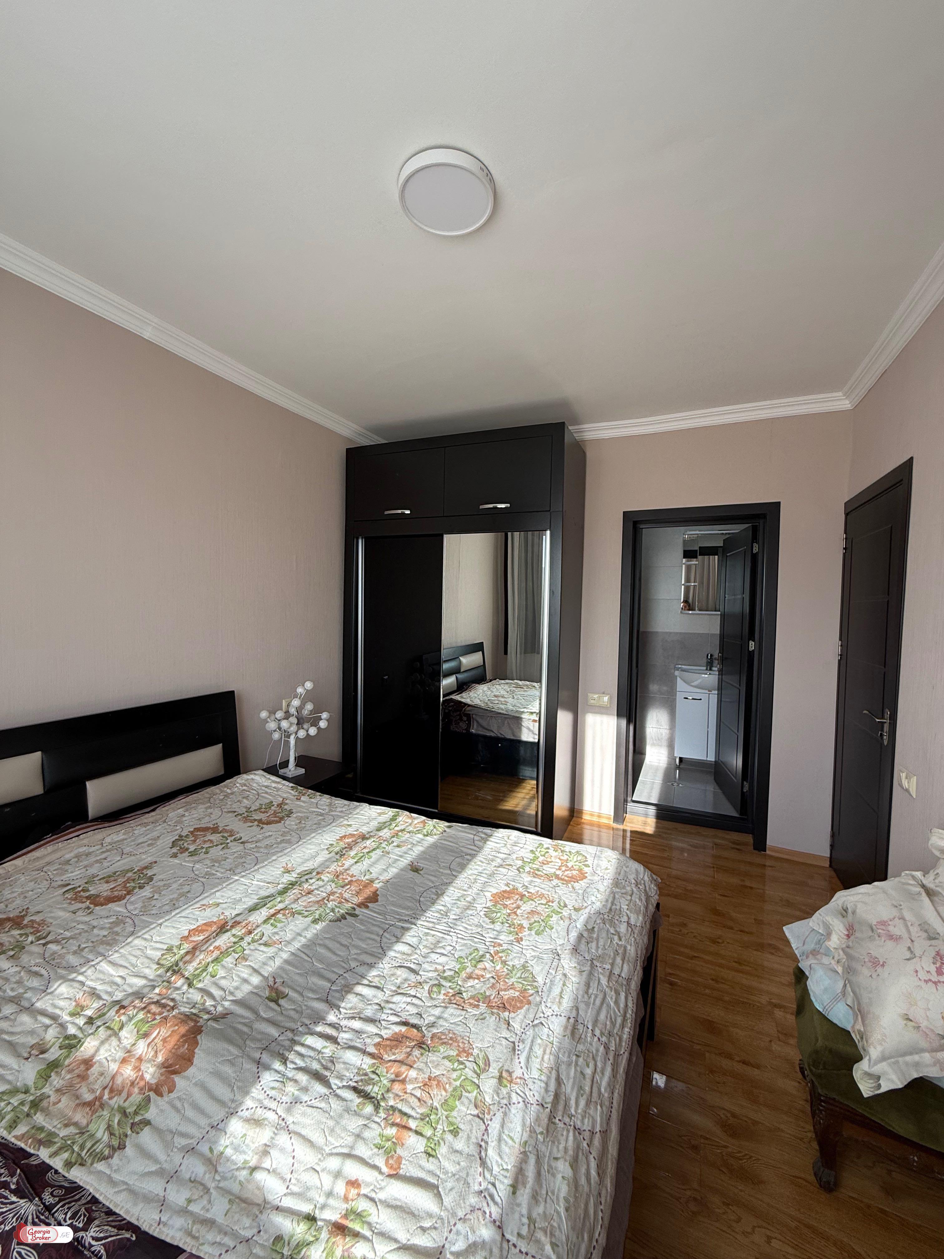 იყიდება ახალი გარემონტებული 4 ოთახიანი ბინა