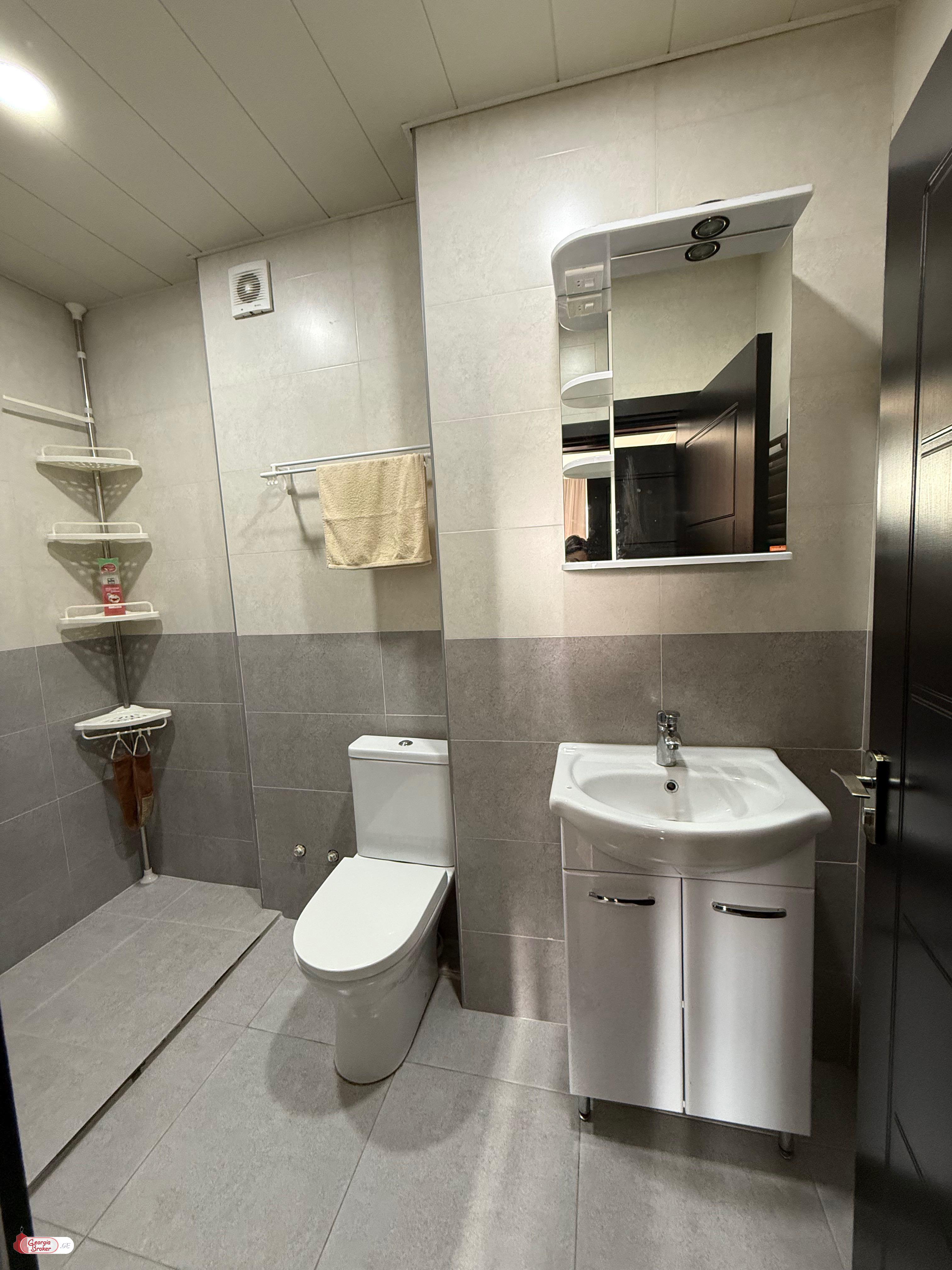 იყიდება ახალი გარემონტებული 4 ოთახიანი ბინა