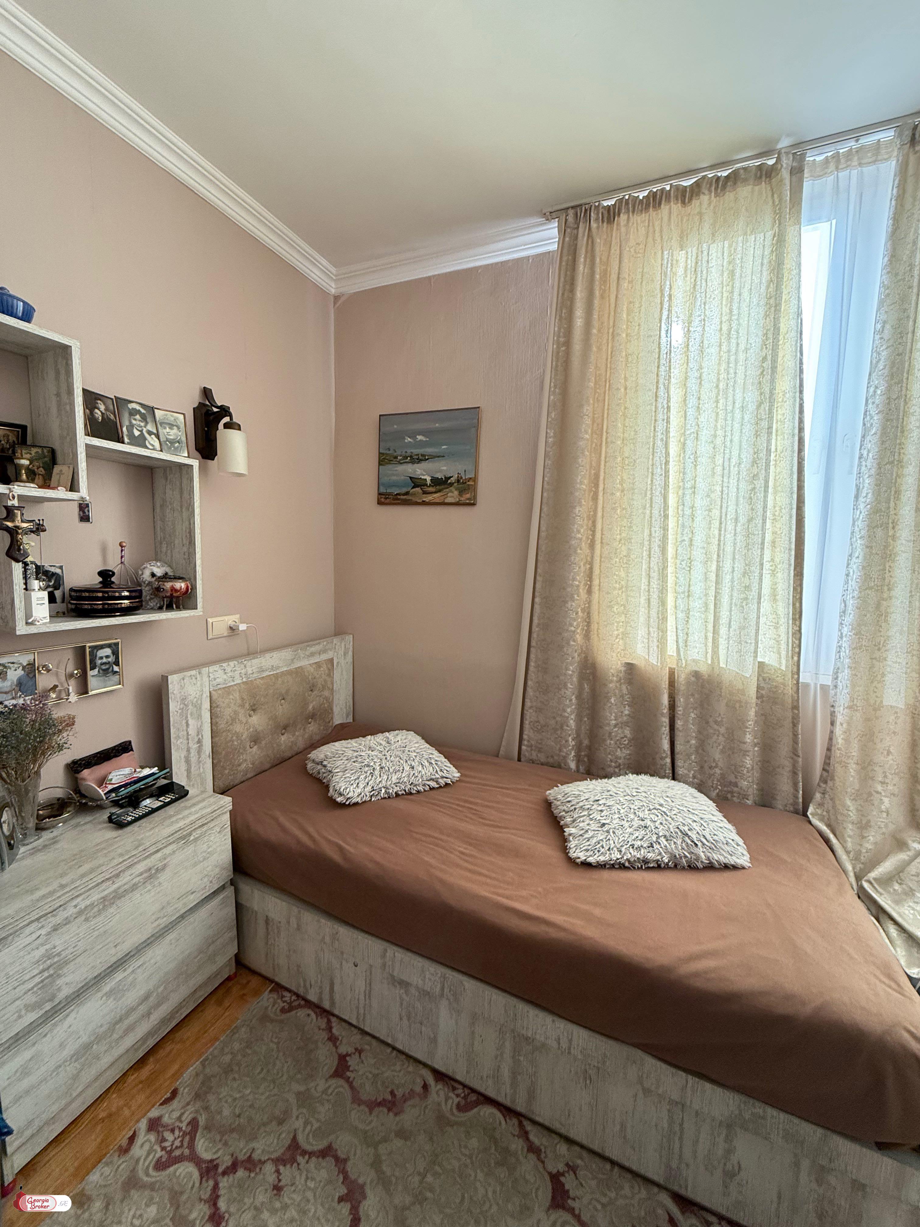 იყიდება ახალი გარემონტებული 4 ოთახიანი ბინა