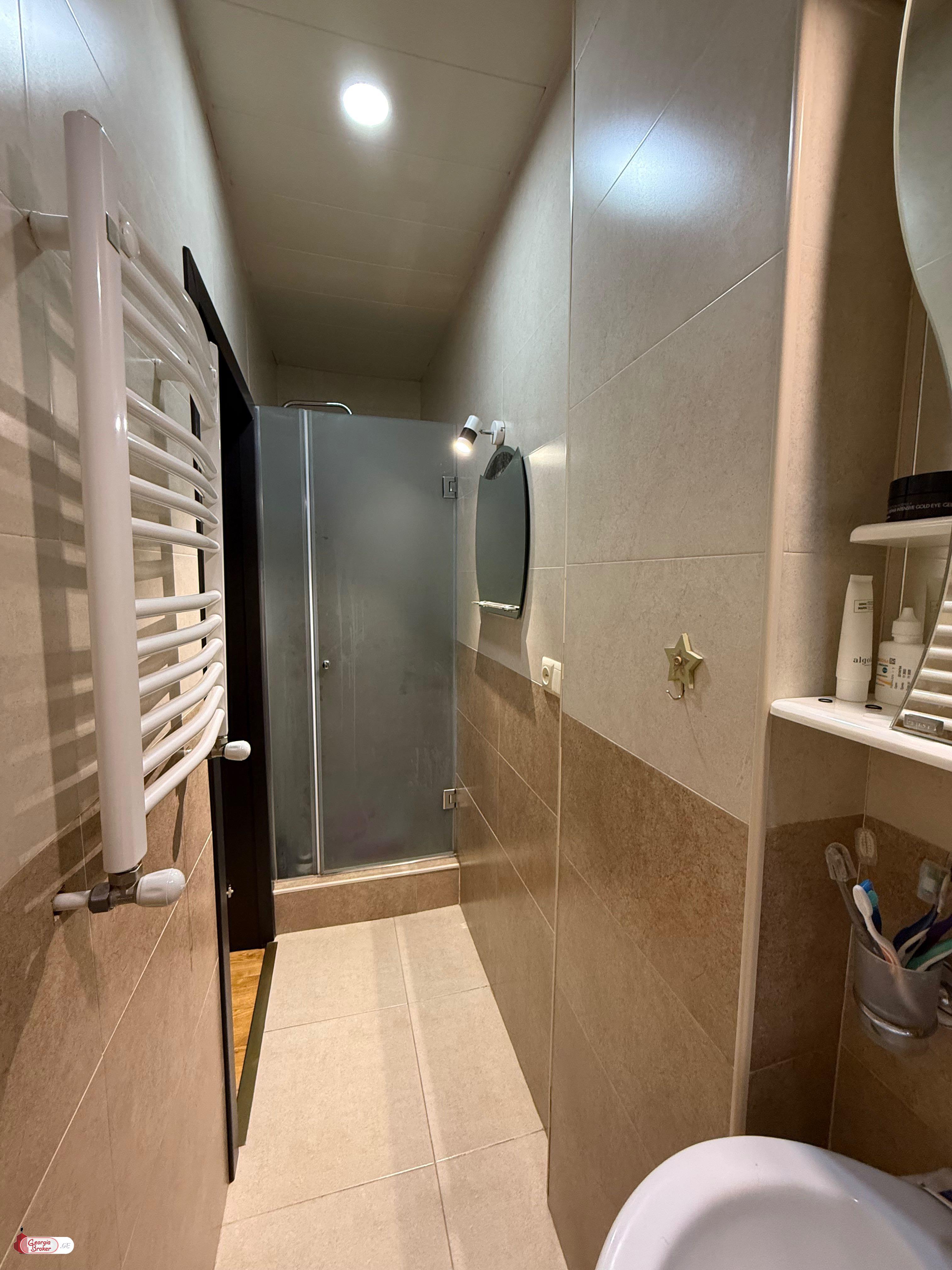 იყიდება ახალი გარემონტებული 4 ოთახიანი ბინა