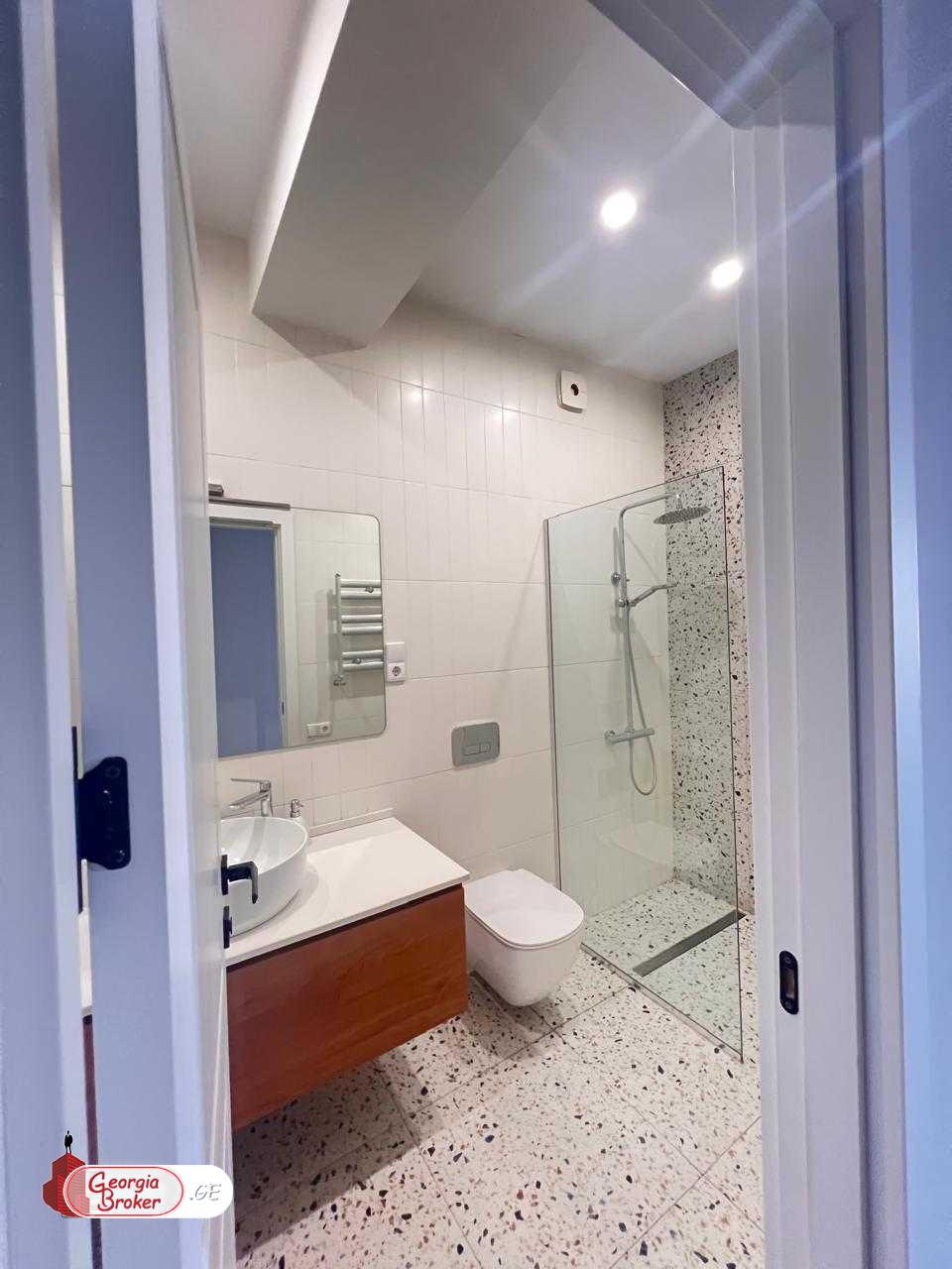 nearly repaired 3-room apartment for sale