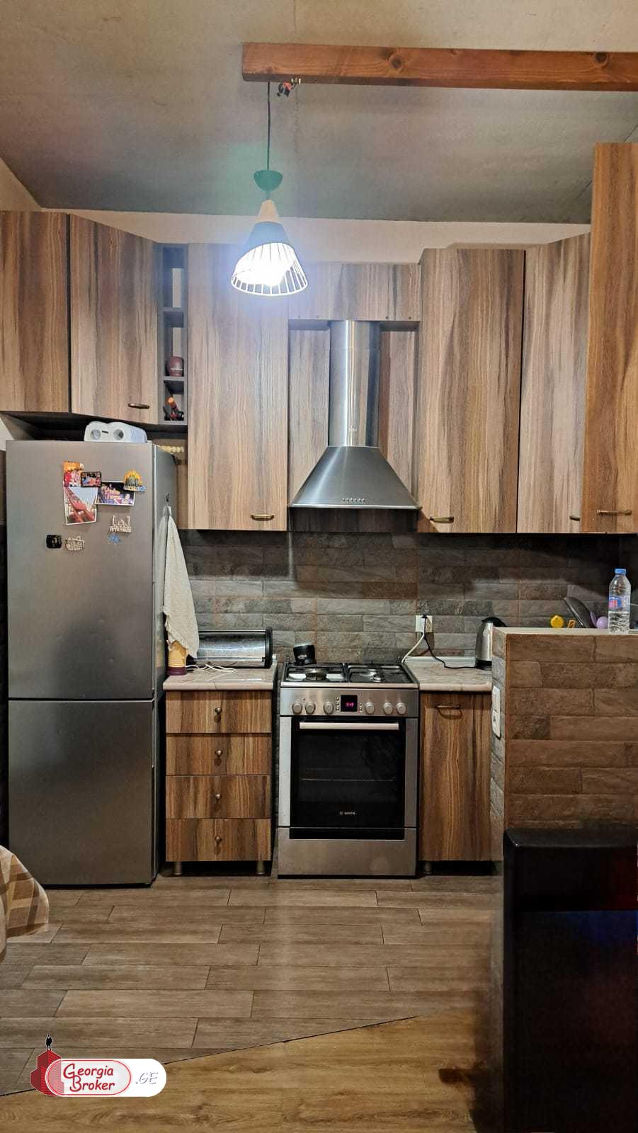 продается квартира с новым ремонтом 3-комнаты