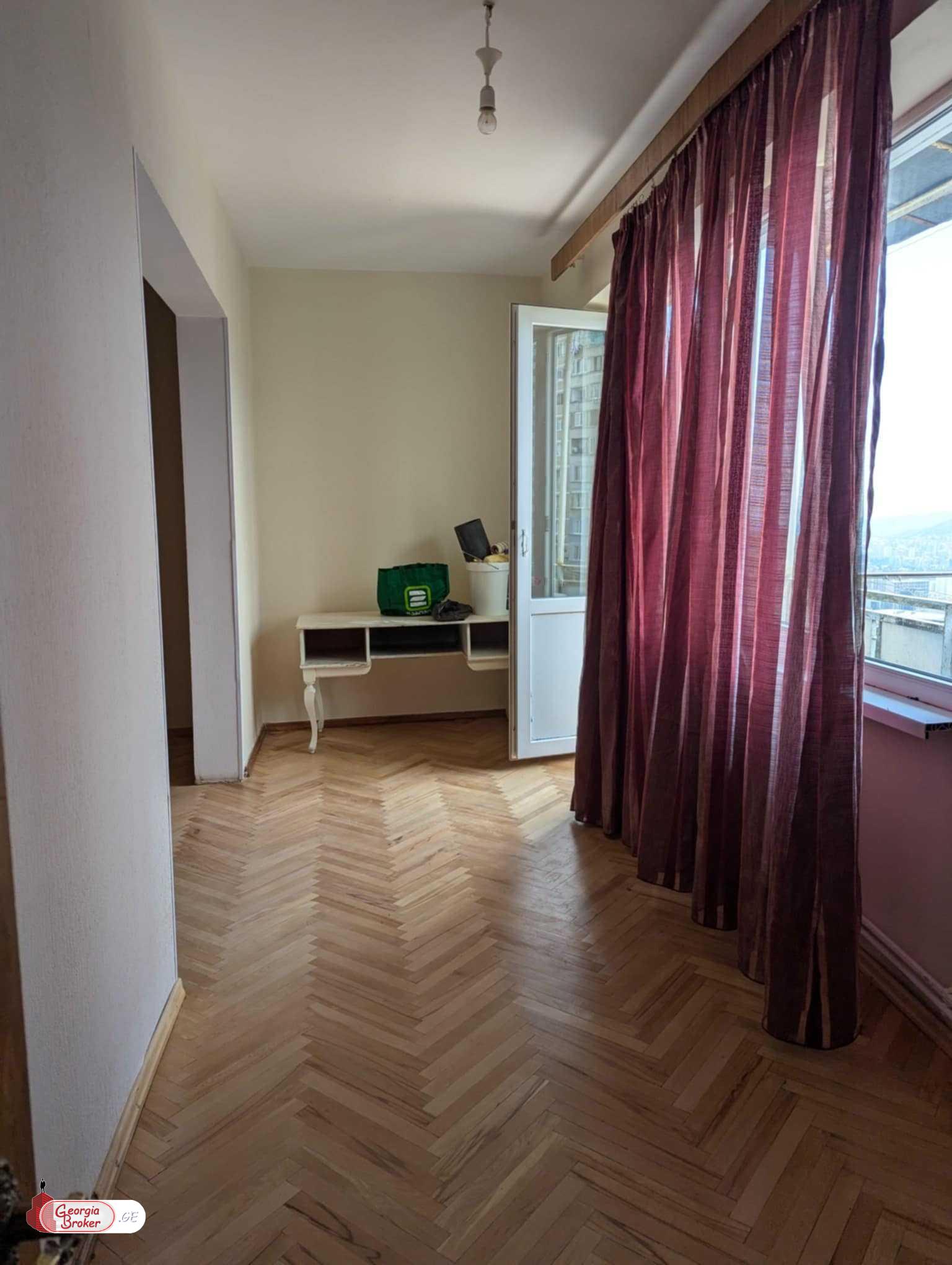 nearly repaired 3-room apartment for sale