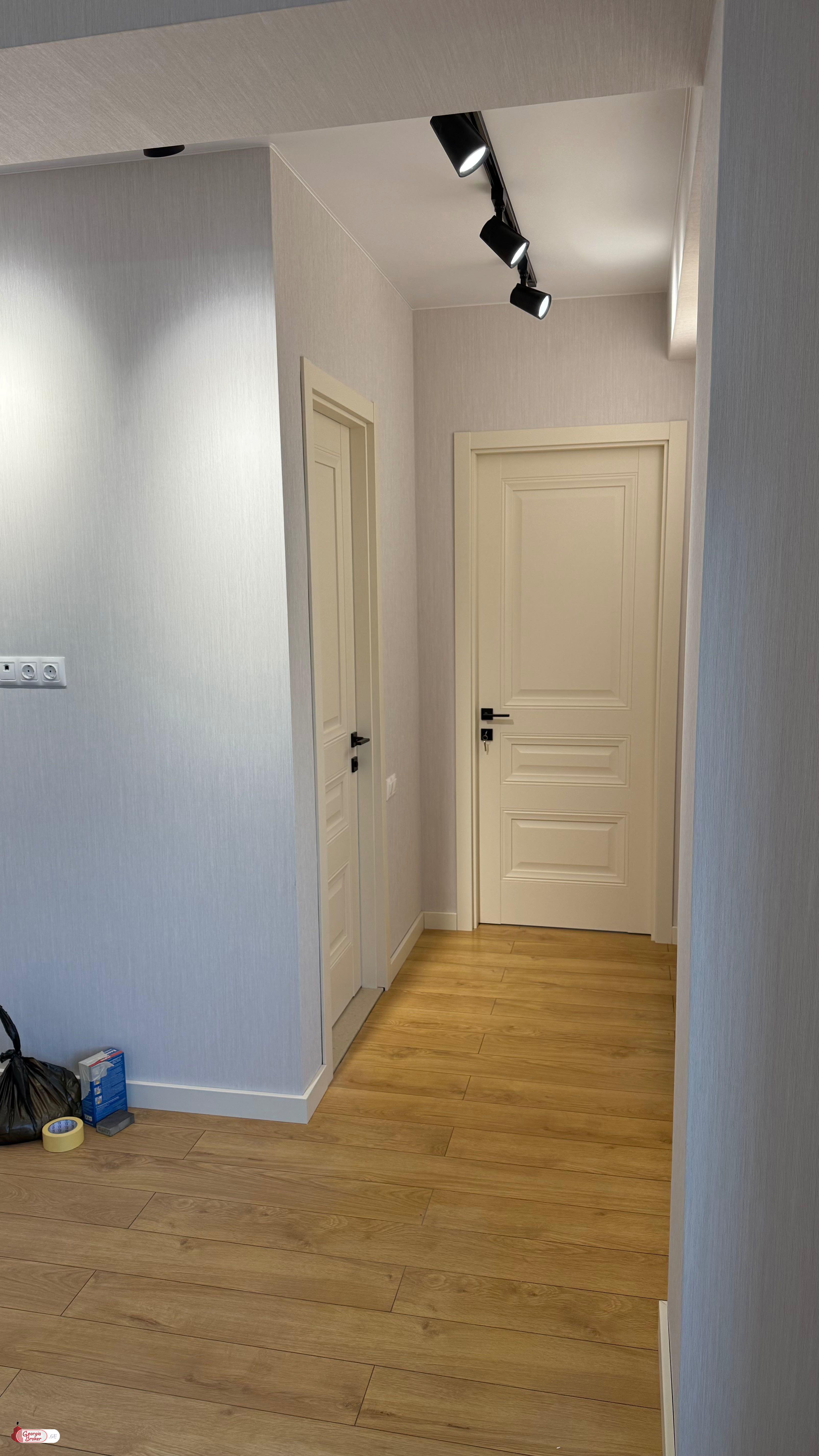 იყიდება ახალი გარემონტებული 2 ოთახიანი ბინა