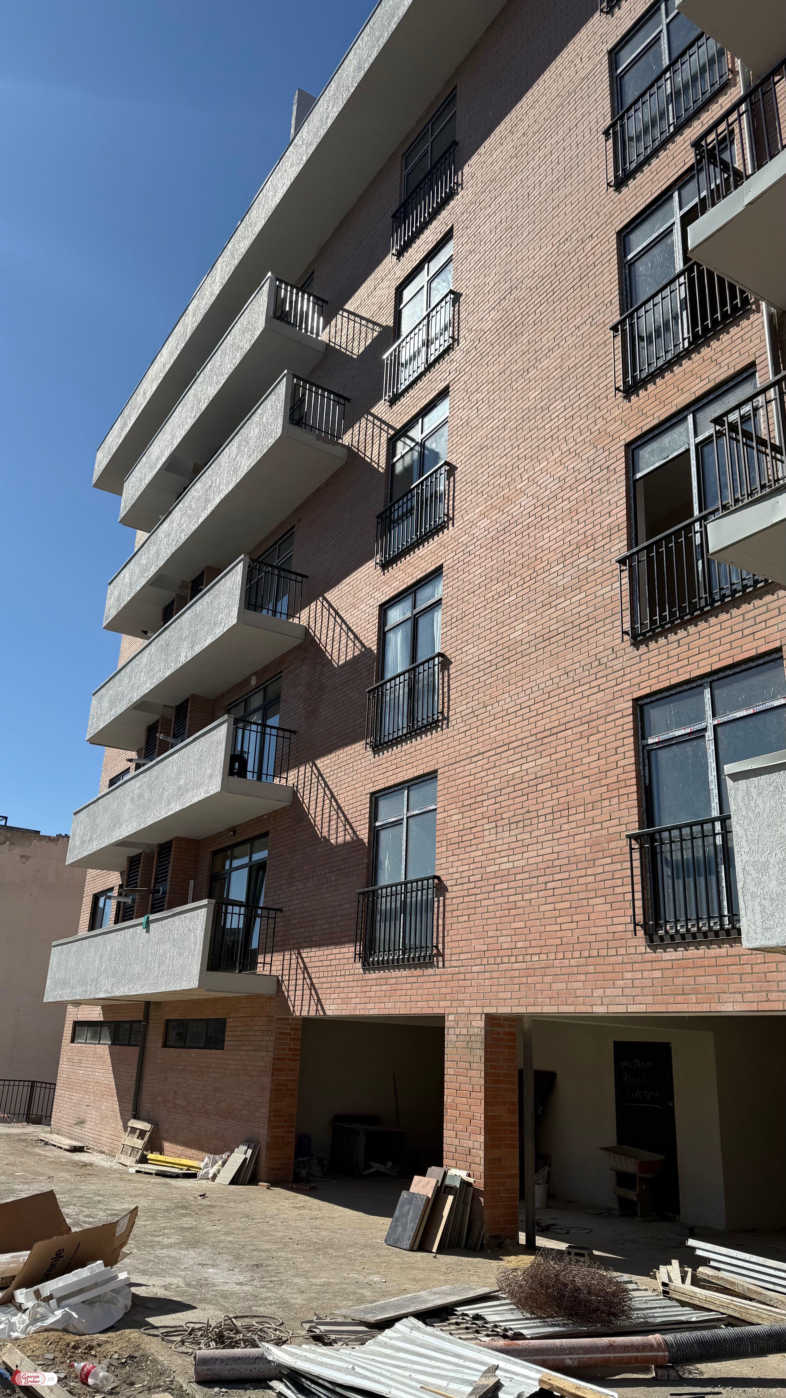 იყიდება ახალი გარემონტებული 2 ოთახიანი ბინა