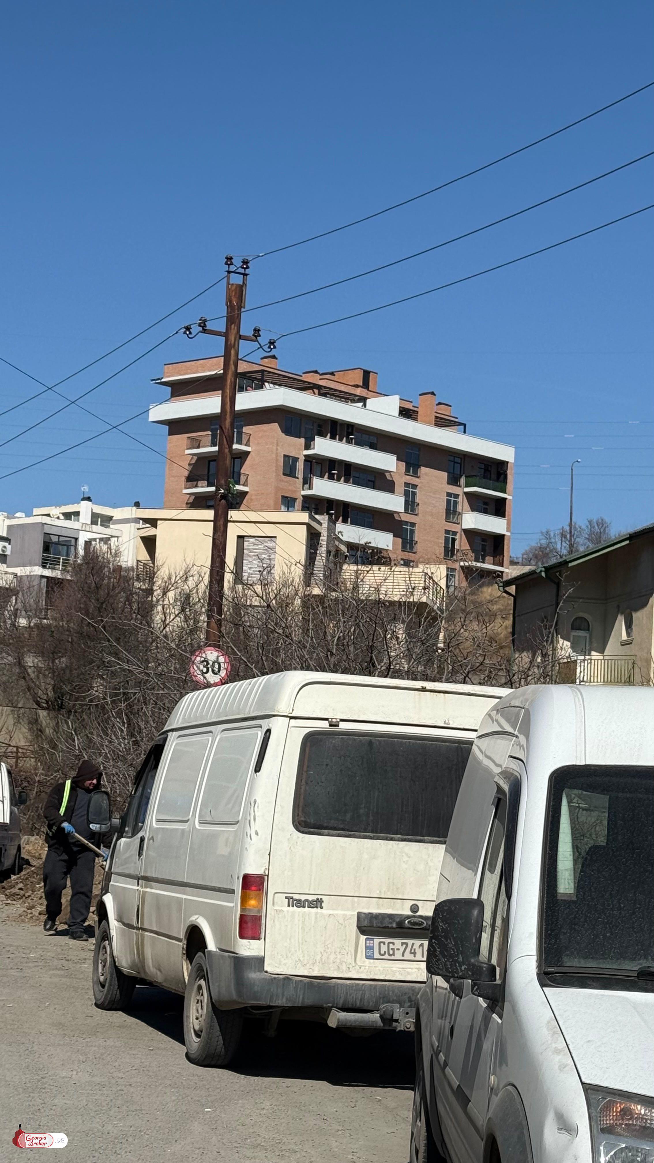 იყიდება ახალი გარემონტებული 2 ოთახიანი ბინა