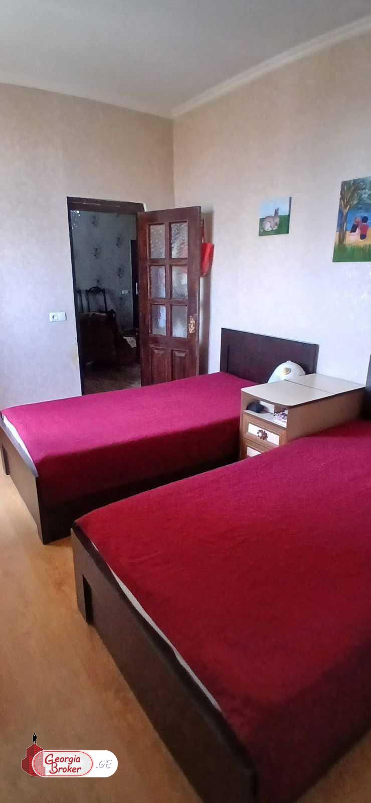 продается квартира с новым ремонтом 3-комнаты