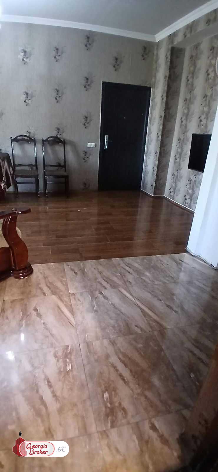 продается квартира с новым ремонтом 3-комнаты