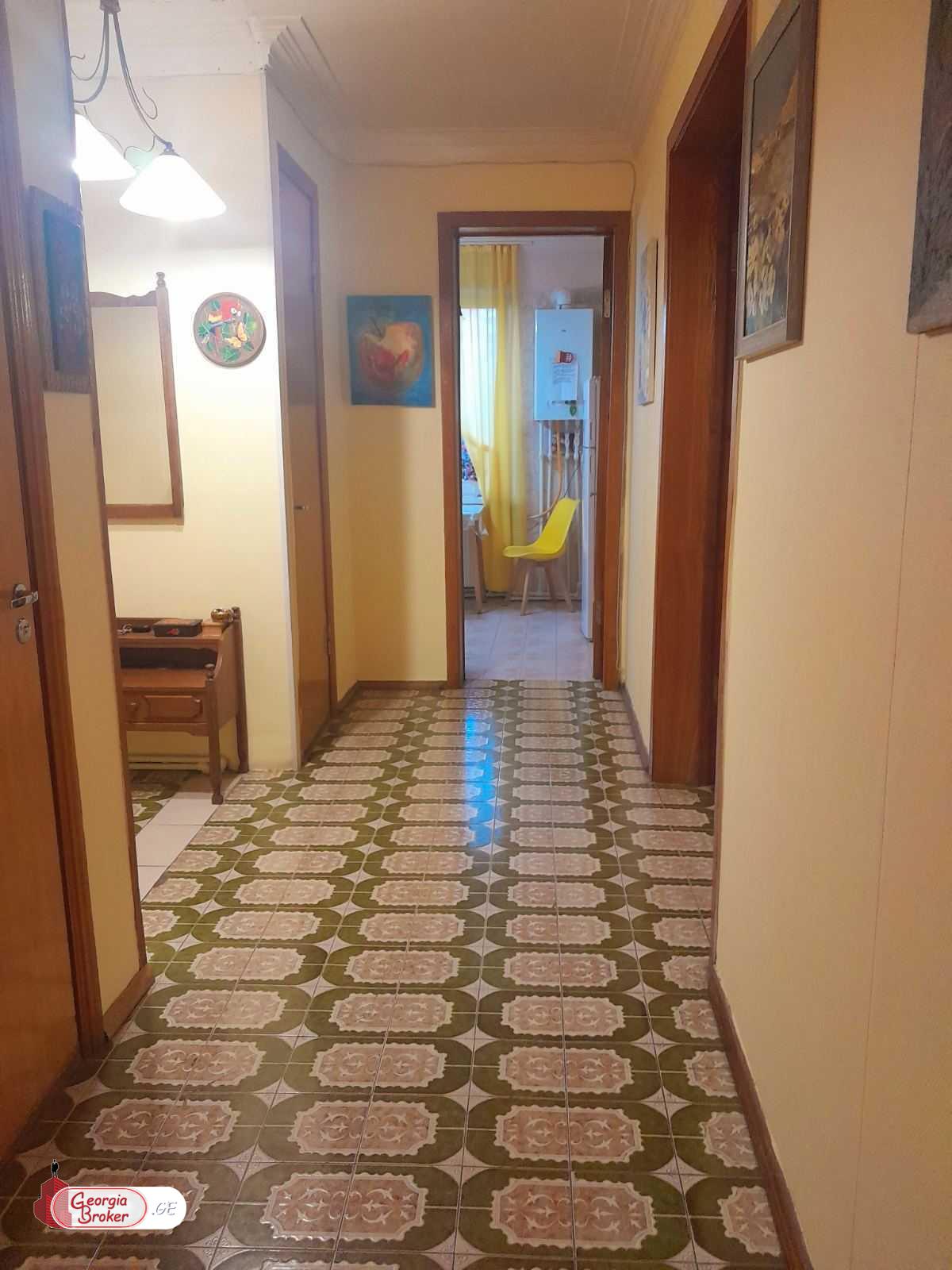 nearly repaired 3-room apartment for sale