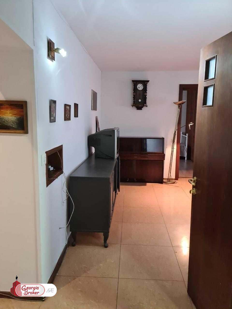 იყიდება ახალი გარემონტებული 4 ოთახიანი ბინა