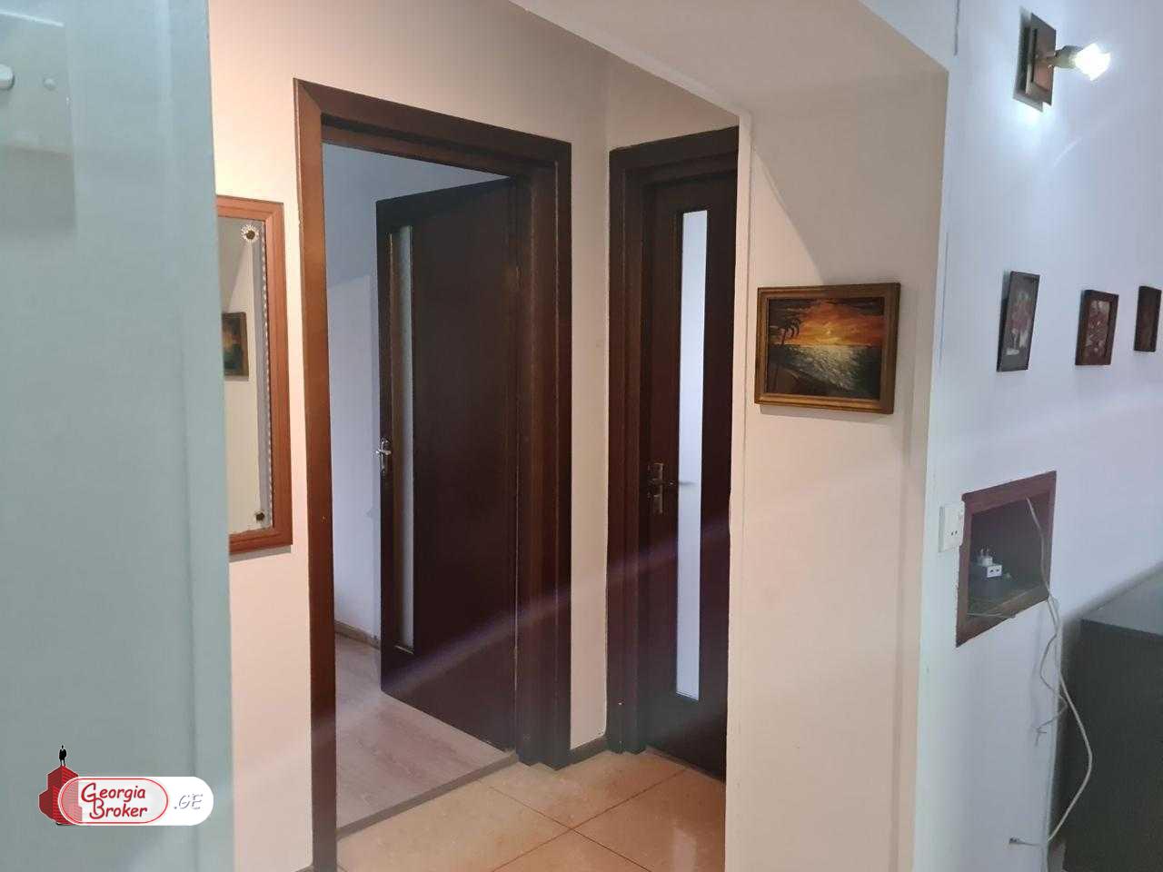 იყიდება ახალი გარემონტებული 4 ოთახიანი ბინა