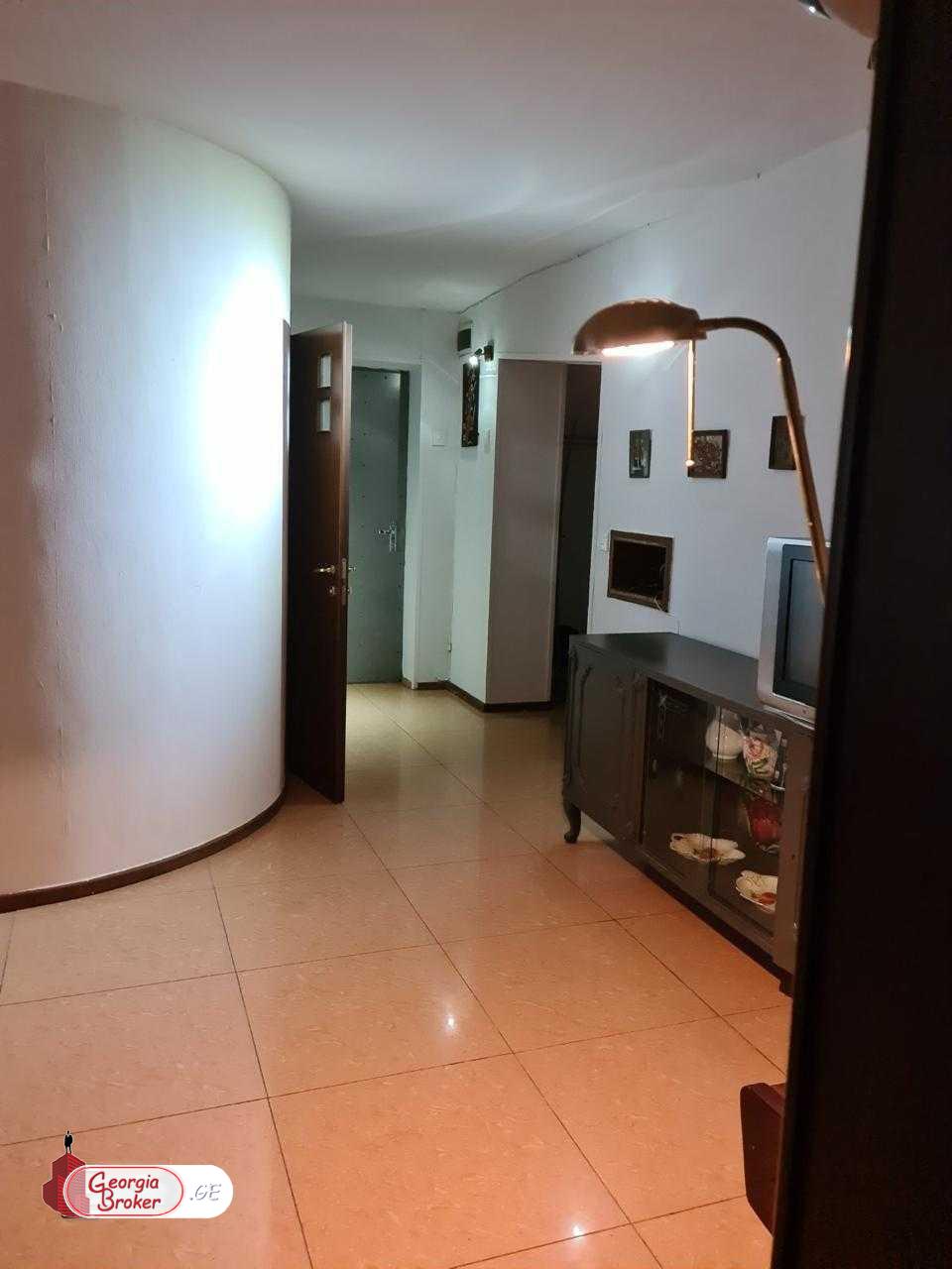იყიდება ახალი გარემონტებული 4 ოთახიანი ბინა