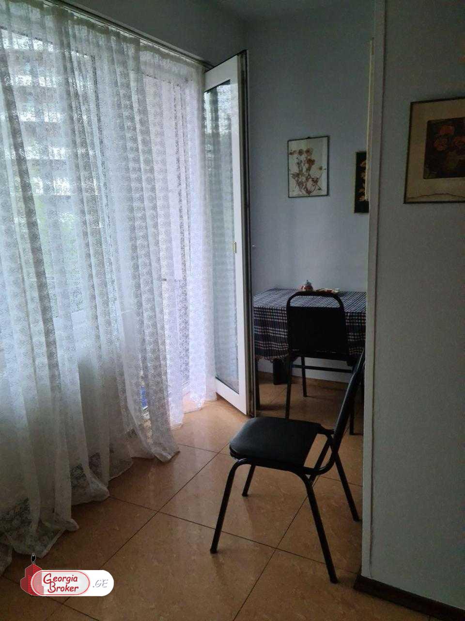 იყიდება ახალი გარემონტებული 4 ოთახიანი ბინა