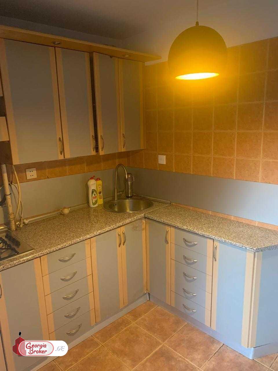 იყიდება ახალი გარემონტებული 4 ოთახიანი ბინა