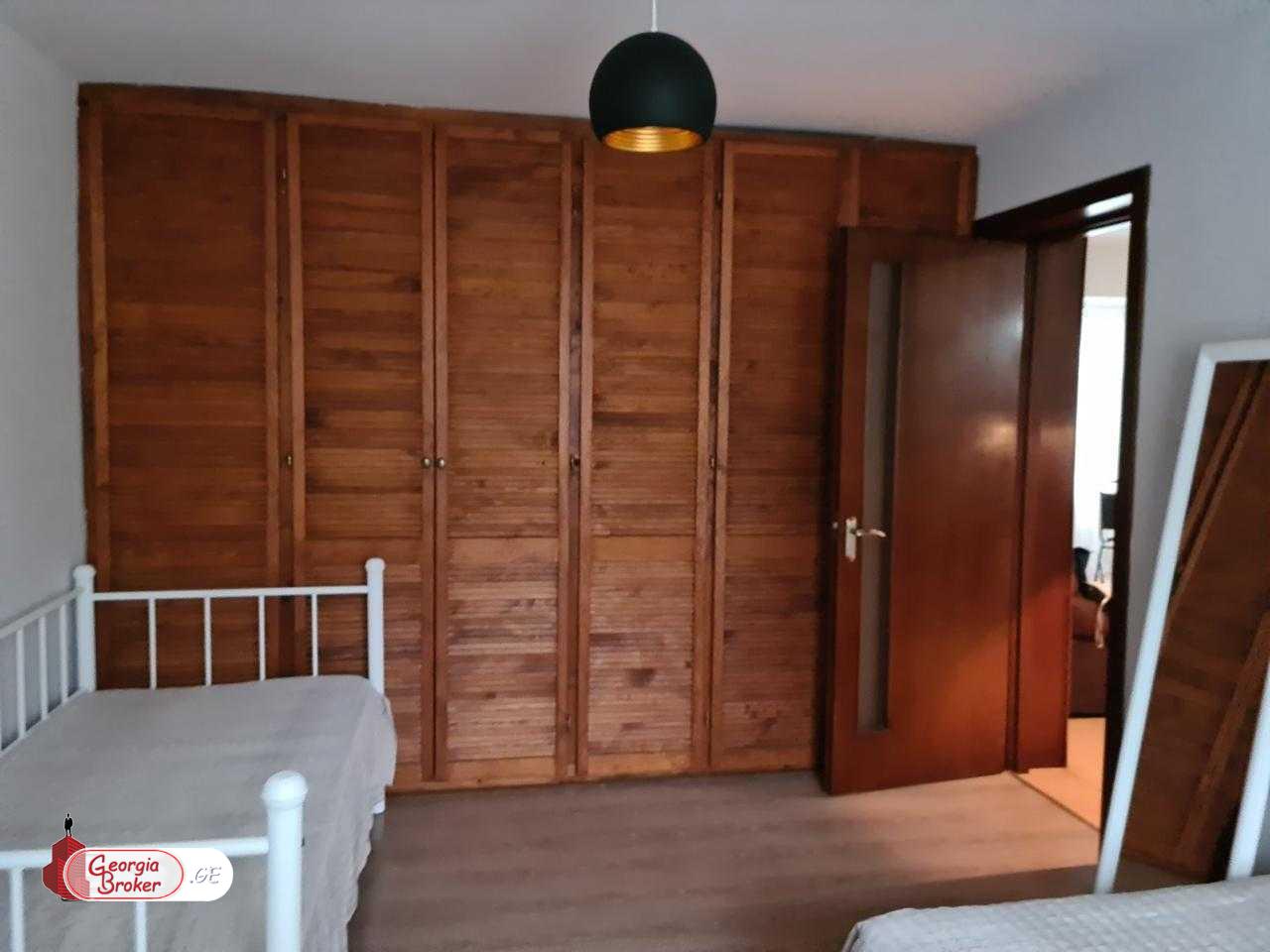 იყიდება ახალი გარემონტებული 4 ოთახიანი ბინა