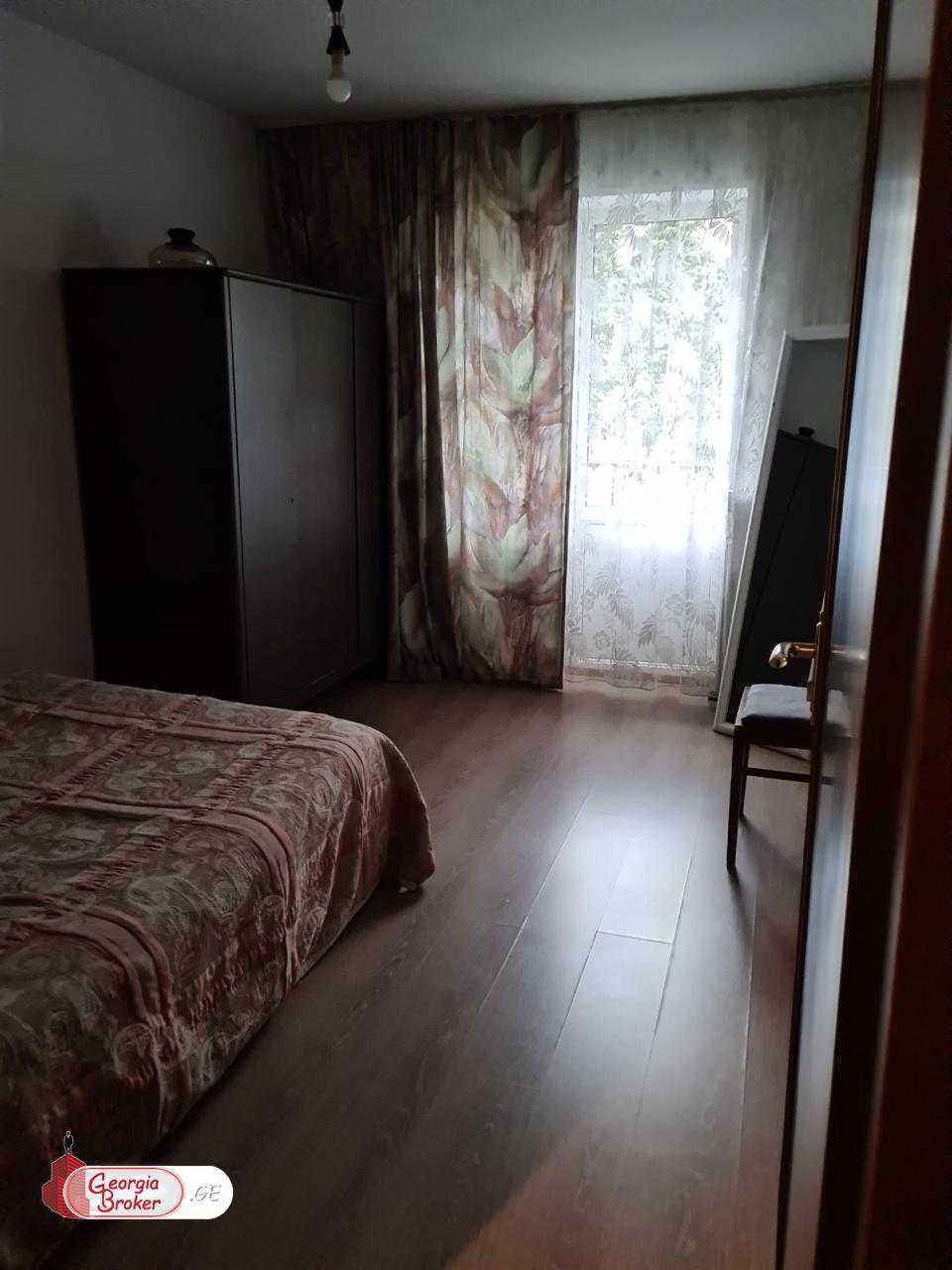 იყიდება ახალი გარემონტებული 4 ოთახიანი ბინა