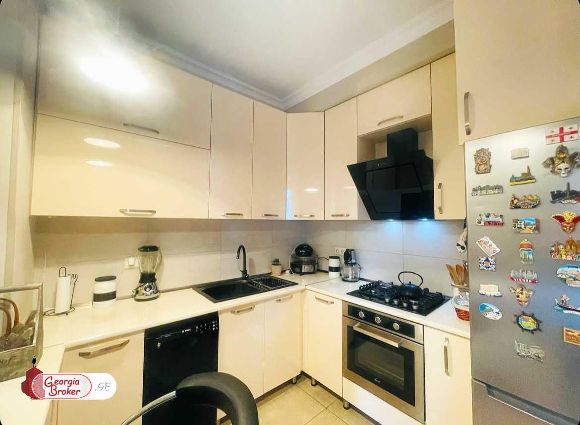 nearly repaired 3-room apartment for sale