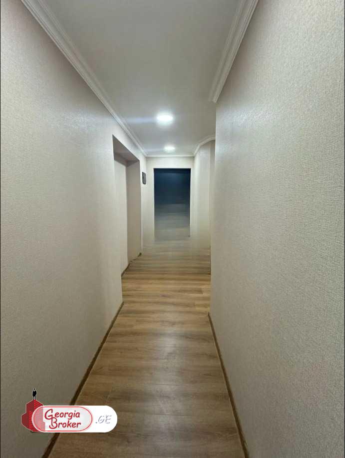 იყიდება ახალი გარემონტებული 5 ოთახიანი ბინა