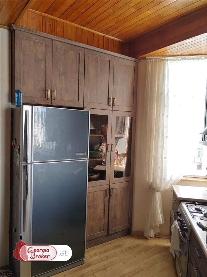 იყიდება ახალი გარემონტებული 5 ოთახიანი ბინა