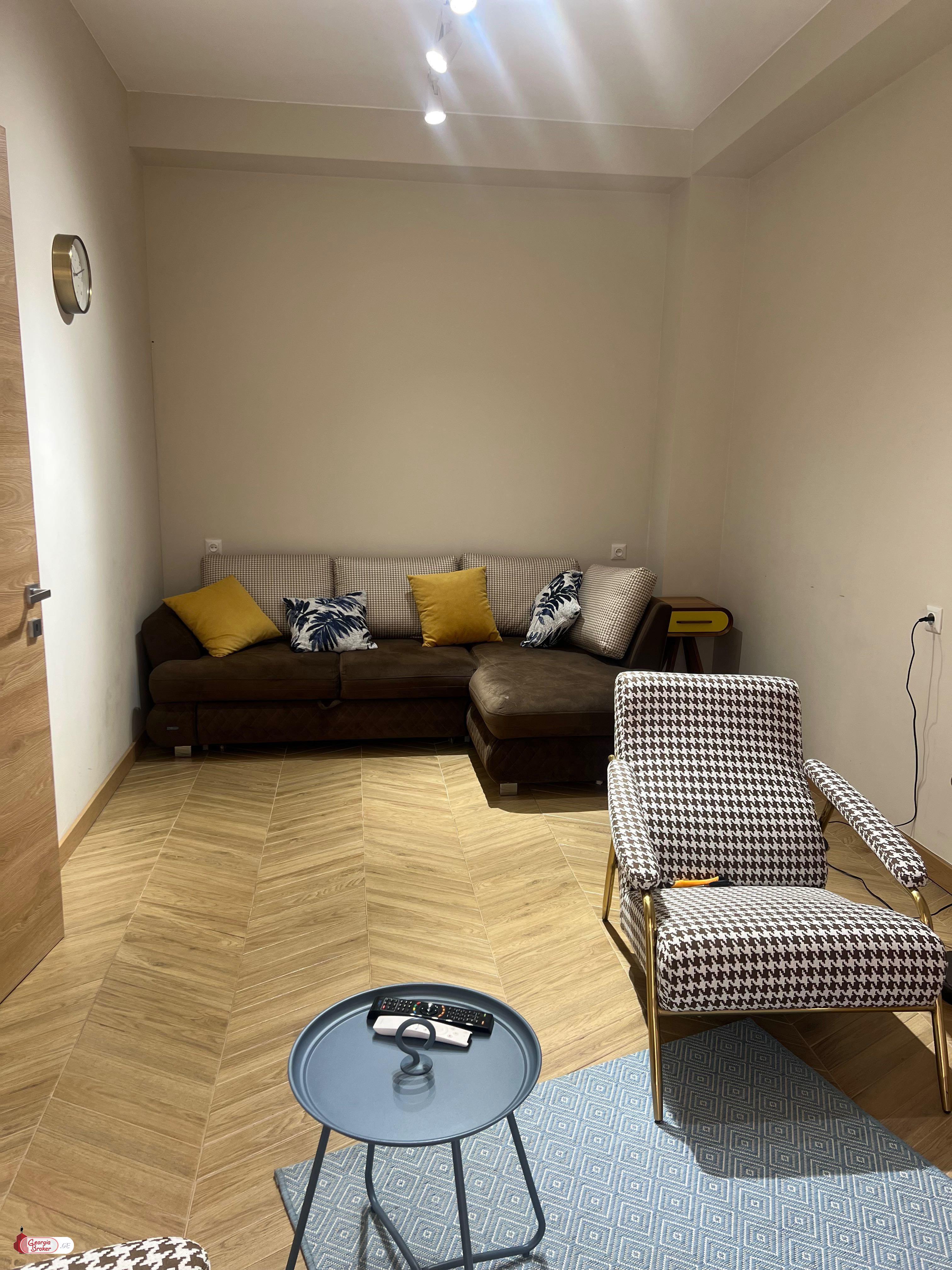 nearly repaired 2-room apartment for sale