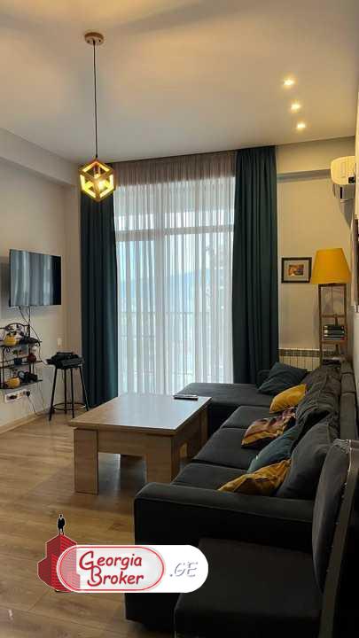 продается квартира с новым ремонтом 4-комнаты