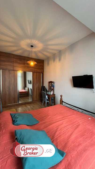 продается квартира с новым ремонтом 4-комнаты