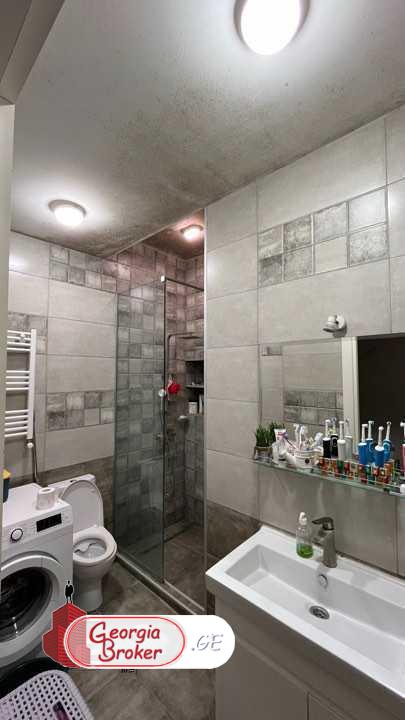 продается квартира с новым ремонтом 4-комнаты