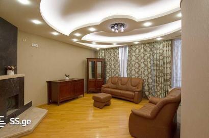 продается квартира с новым ремонтом 4-комнаты