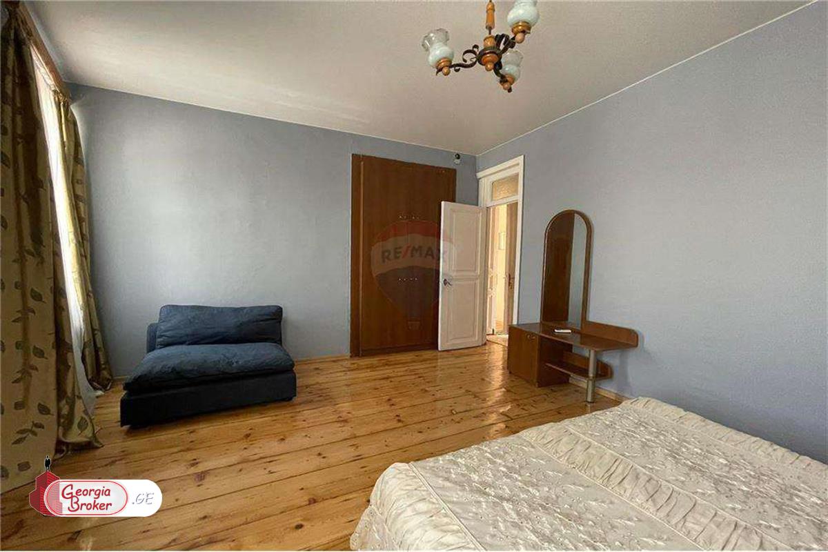 nearly repaired 5-room apartment for sale