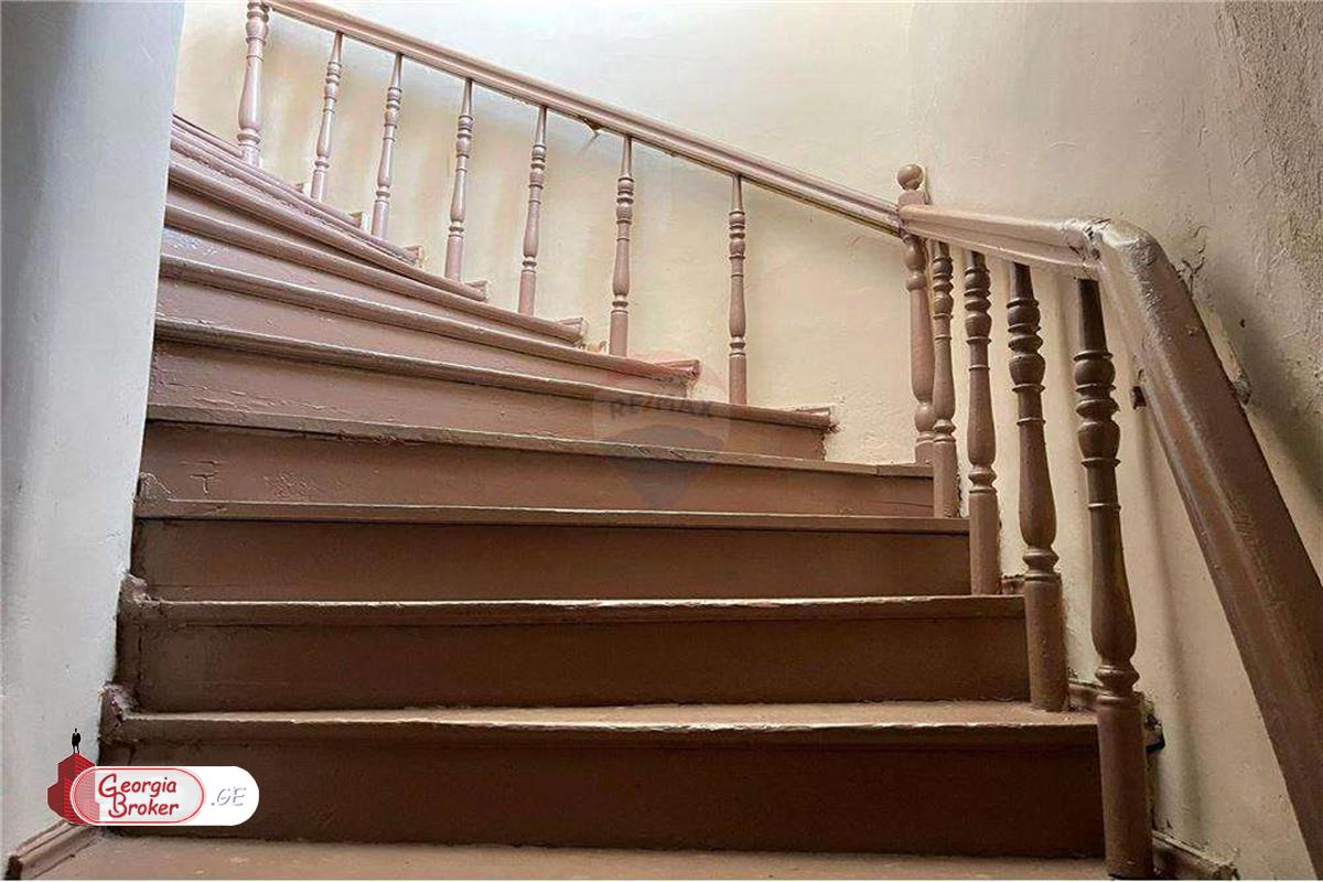 nearly repaired 5-room apartment for sale