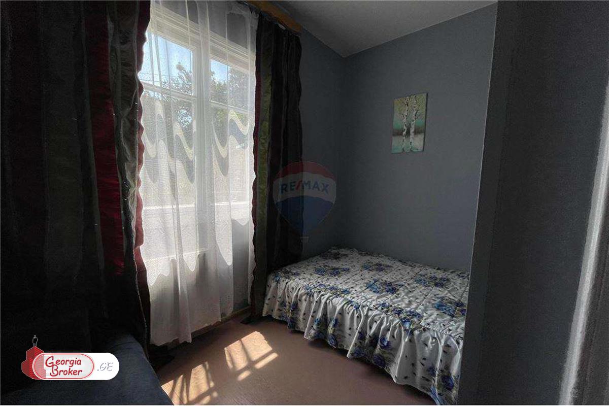 nearly repaired 5-room apartment for sale