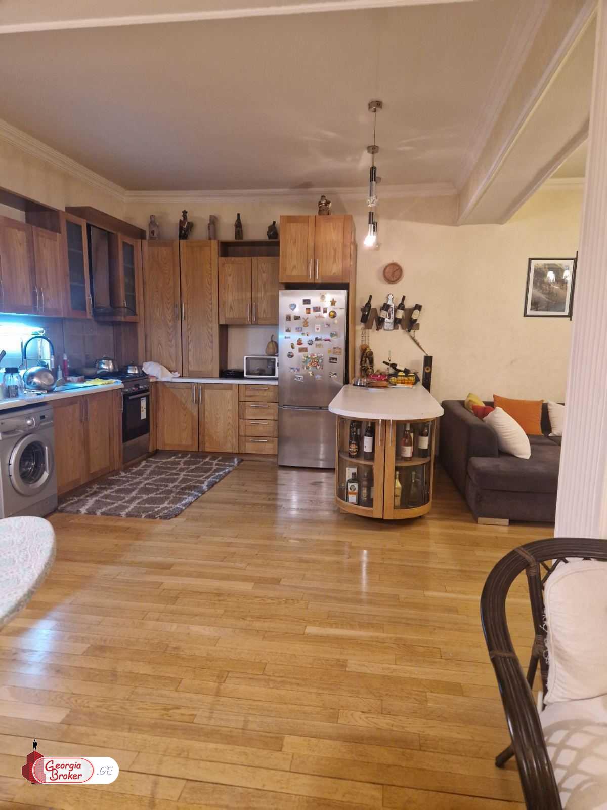 продается квартира с новым ремонтом 5-комнат