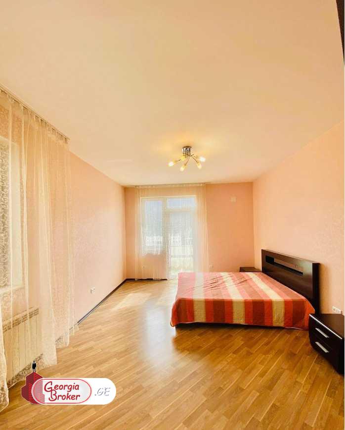 продается квартира с новым ремонтом 5-комнат