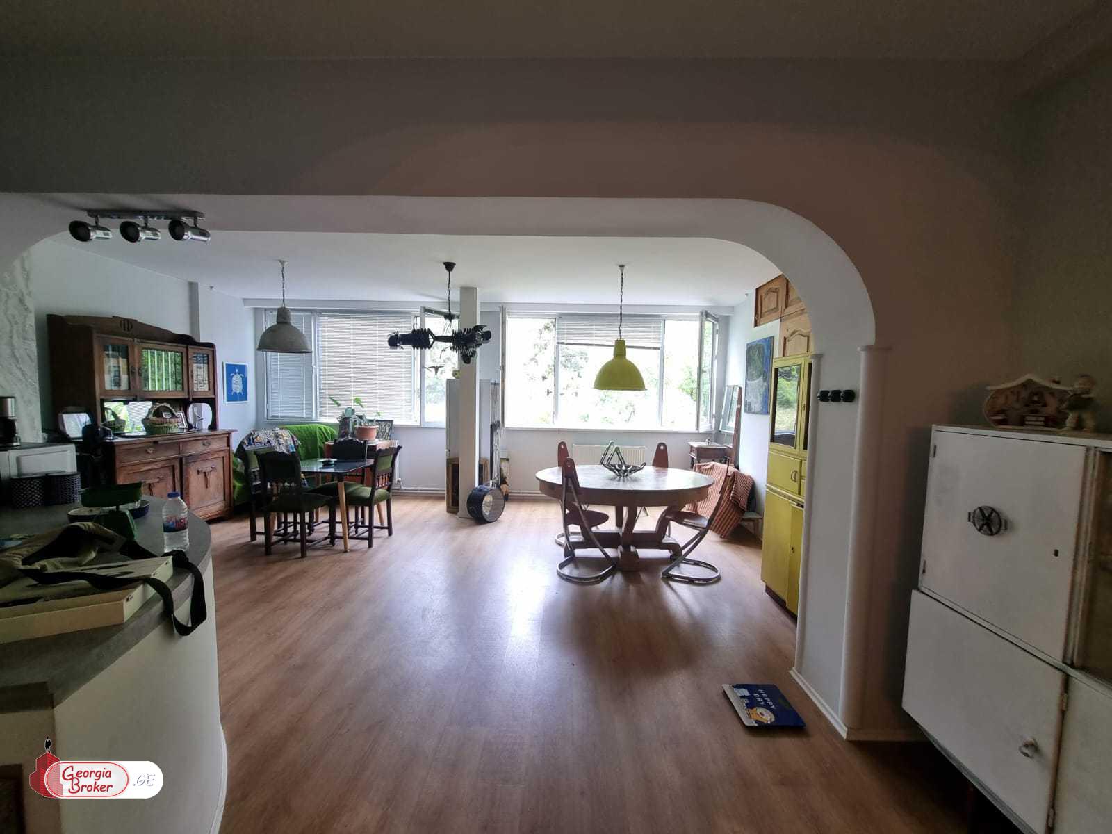 იყიდება ახალი გარემონტებული 3 ოთახიანი ბინა