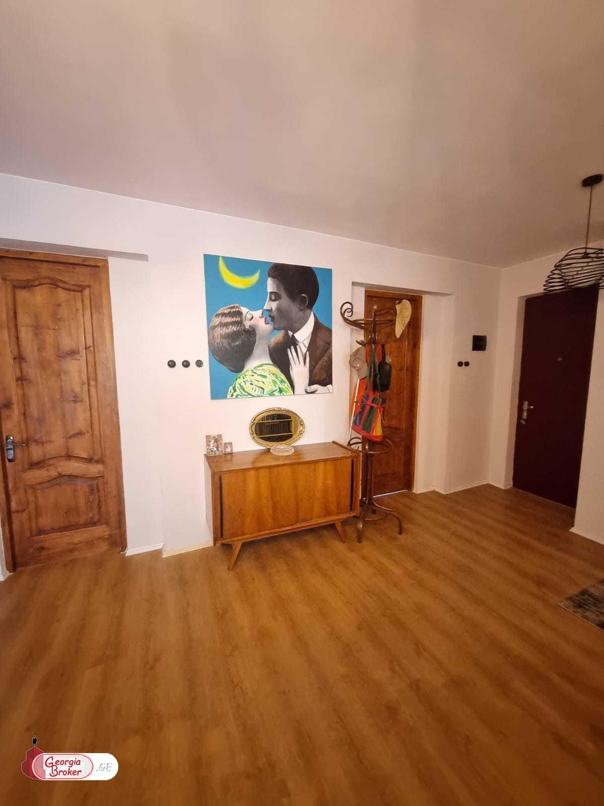 იყიდება ახალი გარემონტებული 3 ოთახიანი ბინა