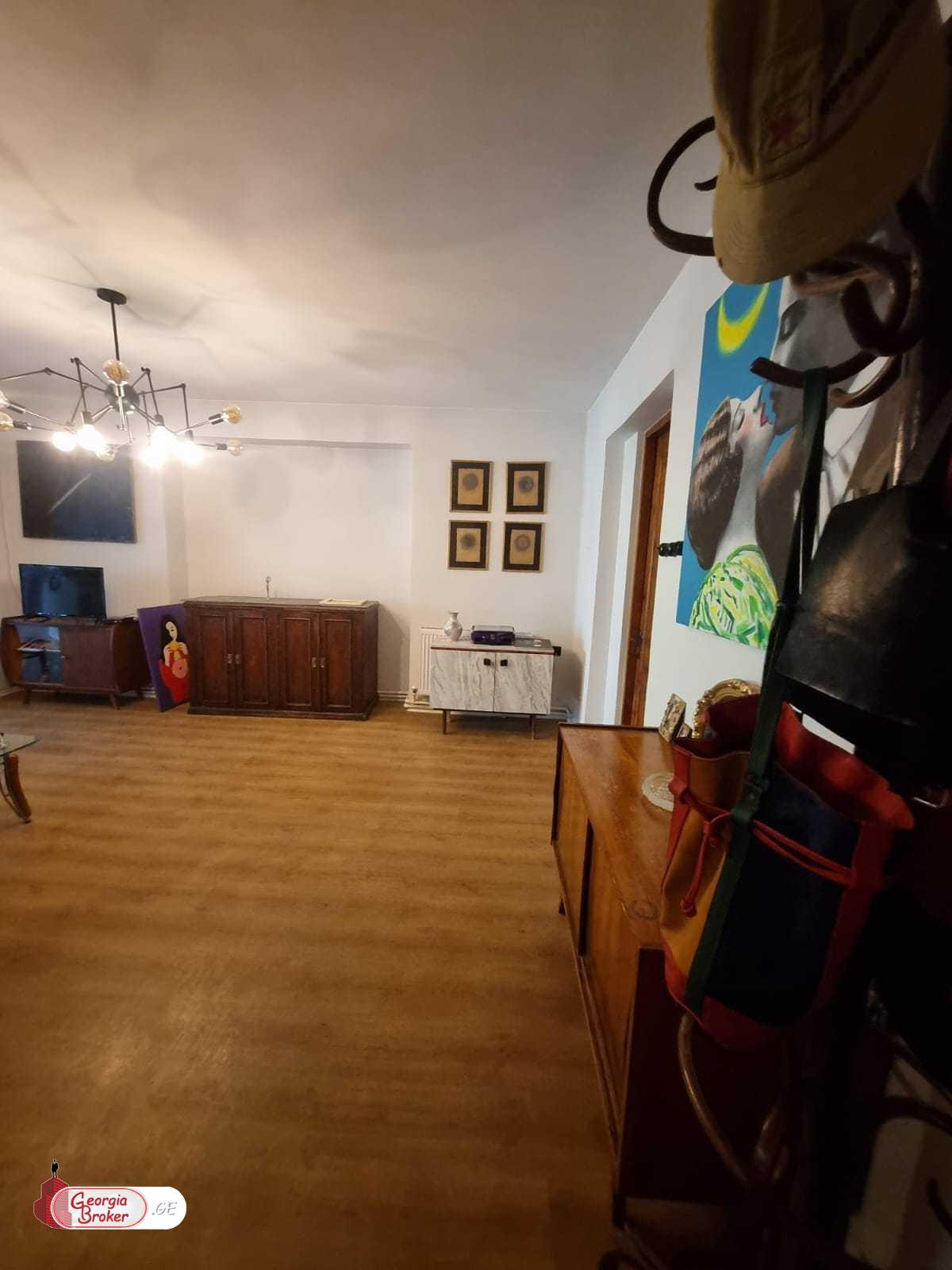 იყიდება ახალი გარემონტებული 3 ოთახიანი ბინა