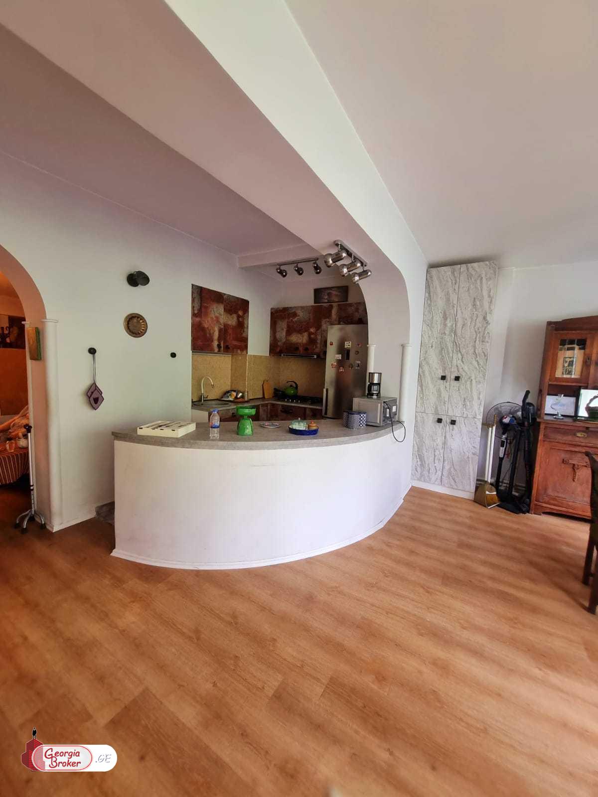 იყიდება ახალი გარემონტებული 3 ოთახიანი ბინა