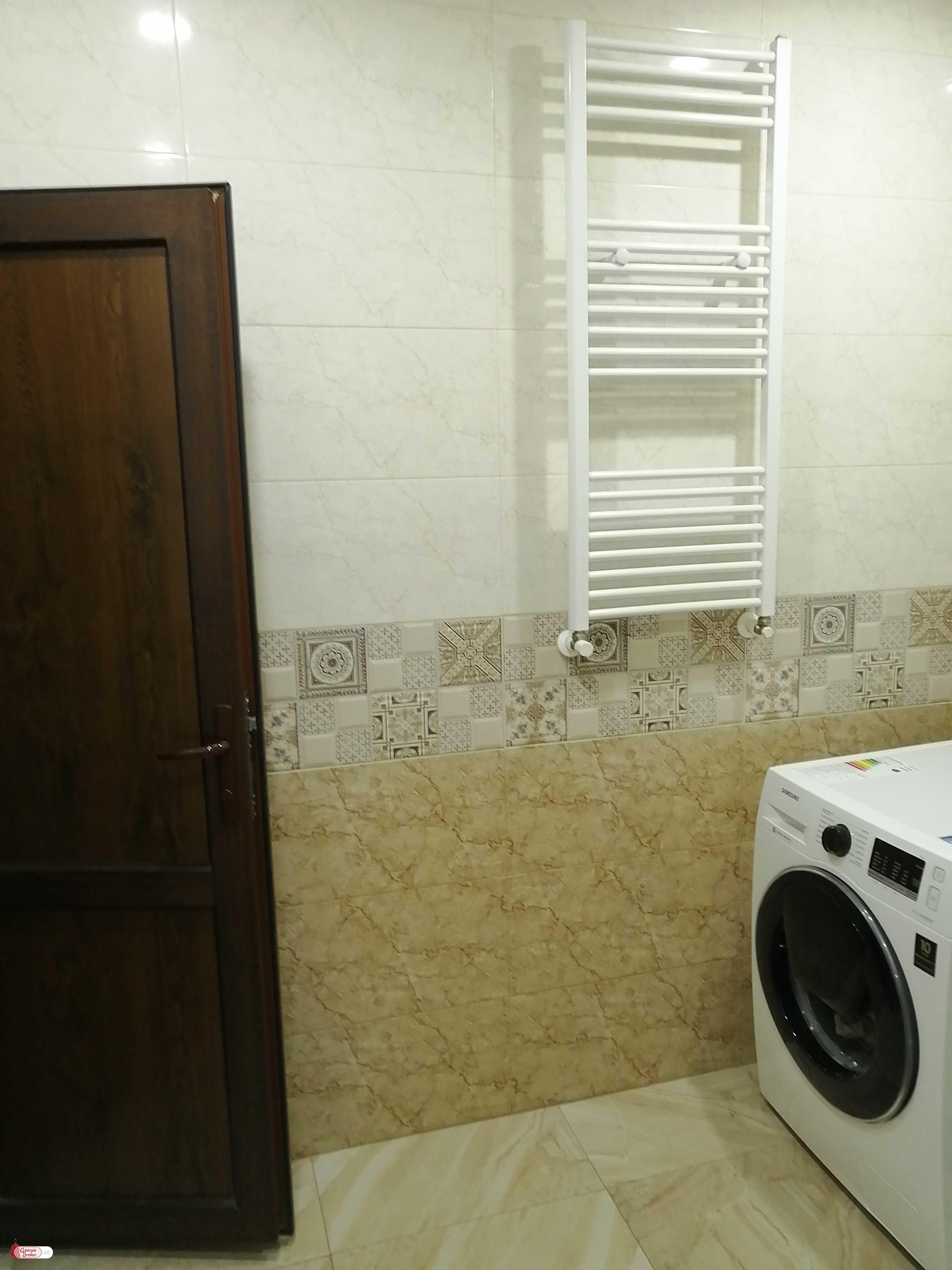 იყიდება ახალი გარემონტებული 5 ოთახიანი ბინა