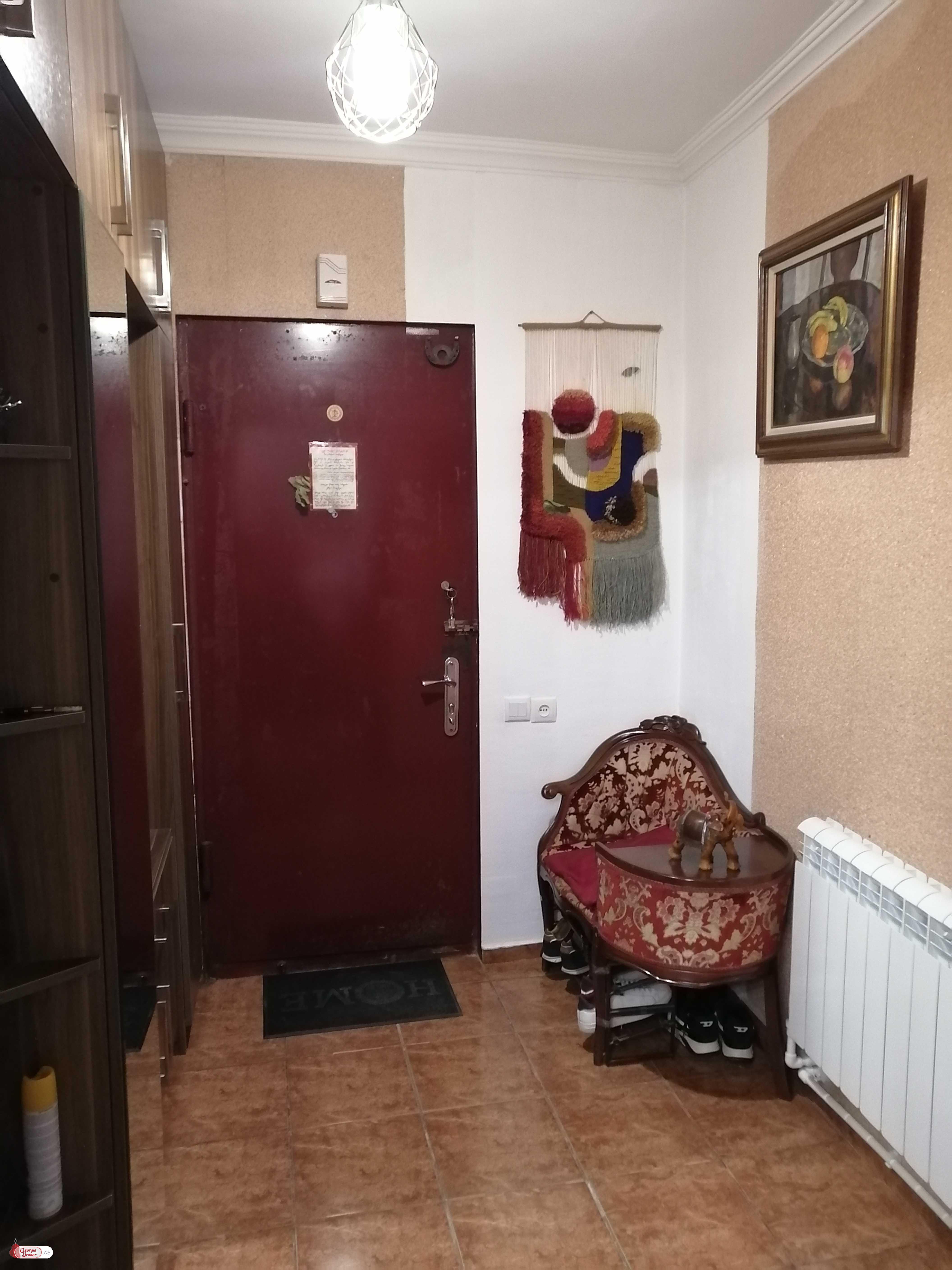 იყიდება ახალი გარემონტებული 5 ოთახიანი ბინა